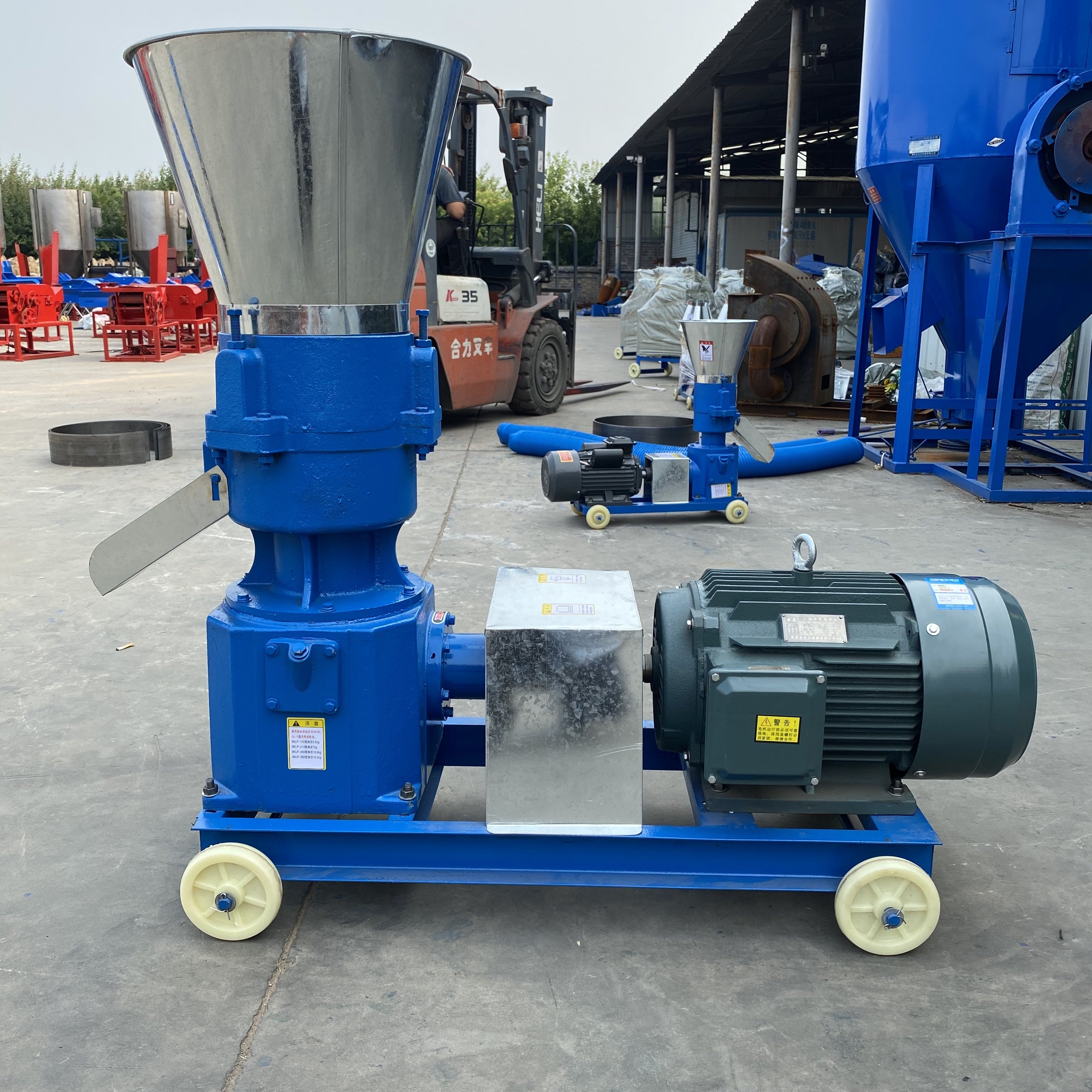 Production 300-600 kg/h feeds pelletizer machine animal food pelletizer machine pelletizer