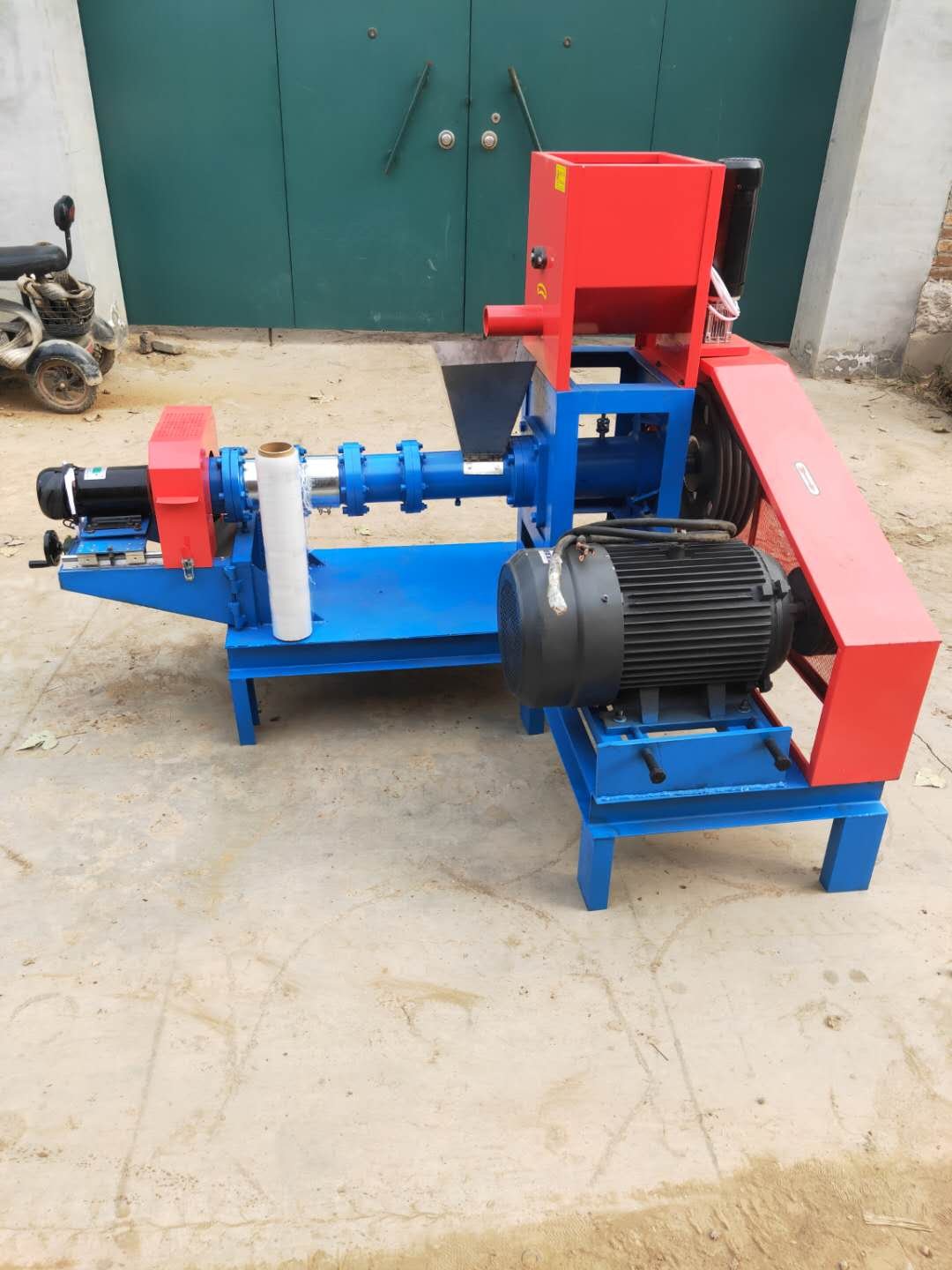 Stainless Steel Floating Fish Chicken Animal Feed Pellet Making Machine Price Floating Dog Pet Feed Extruder Mix Portable