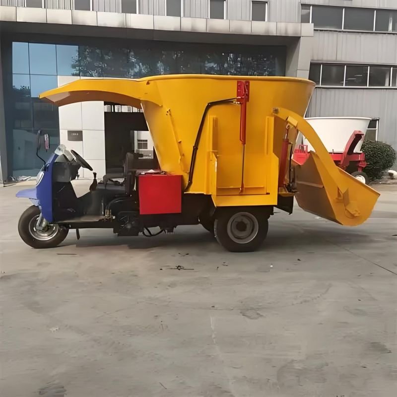 High Productivity Onboard TMR Animal Feed Mixer for Cattle New Home Farm Use with High Functionality Crusher Grinding Plant Use