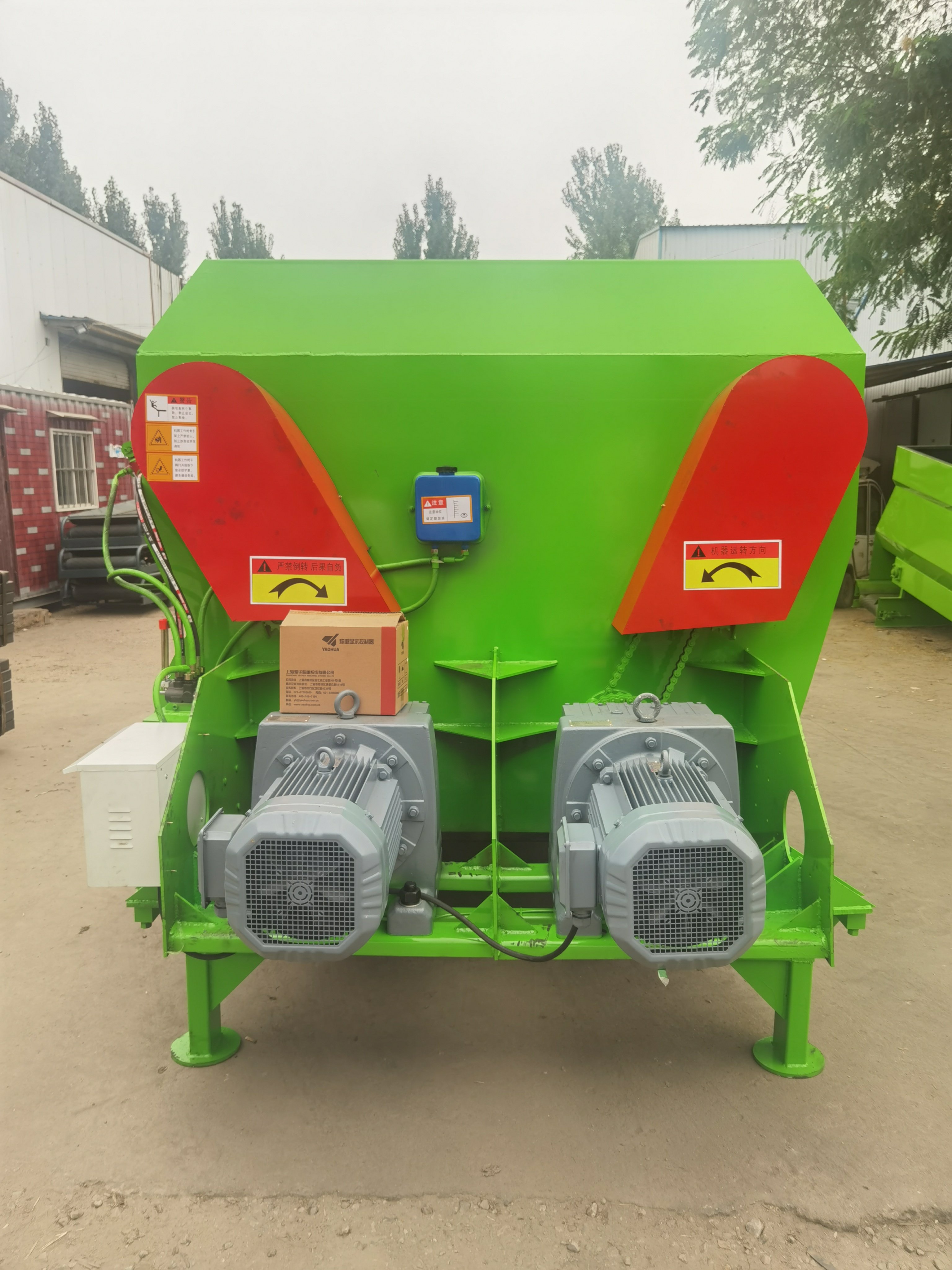 Factory wholesale high quality full dayTAR horizontal animal feed mixer machine