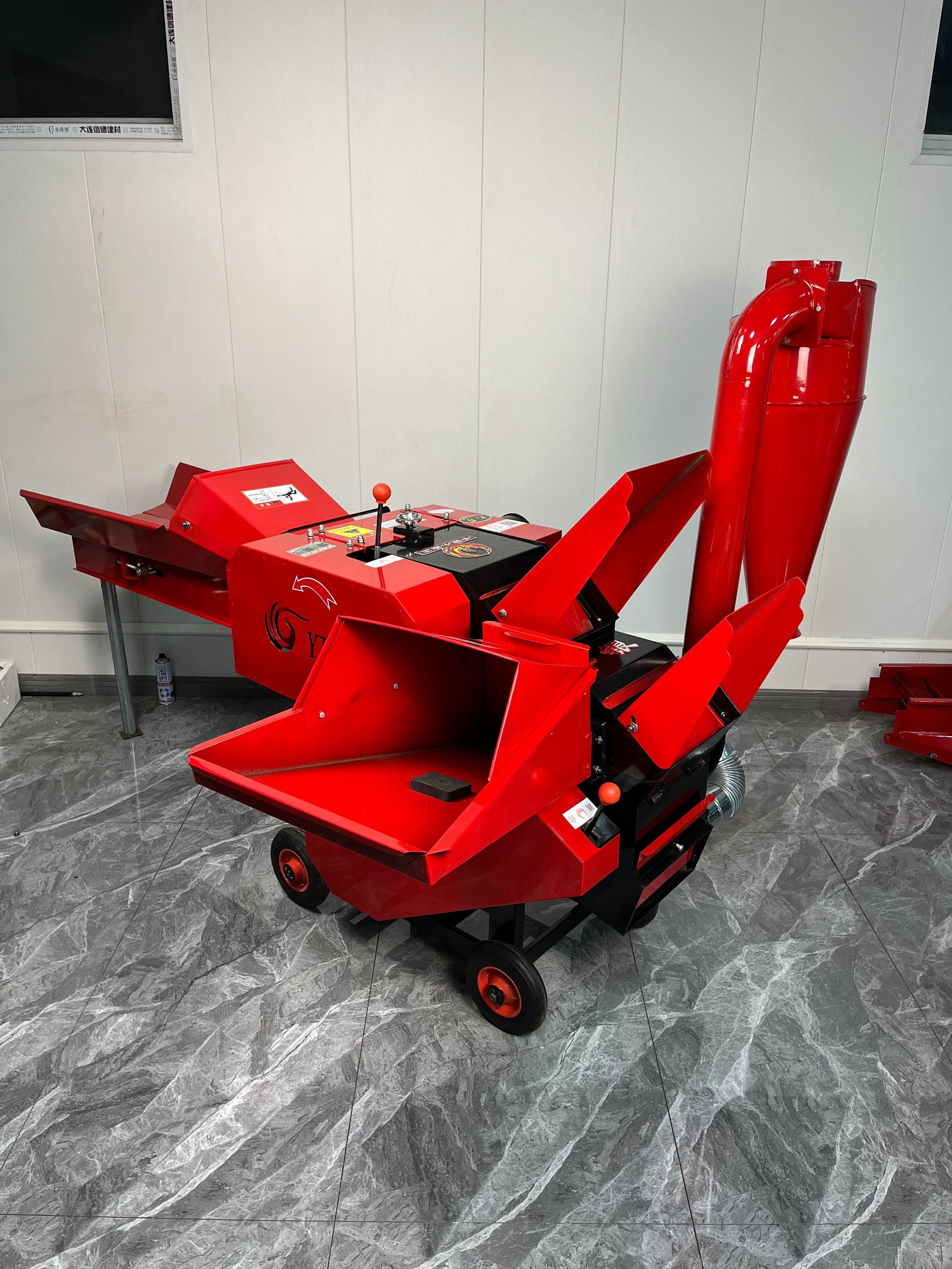 RTS Automatic feed flat sprayer cattle sheep hay straw stalk grass chopper crusher chaff cutter machine for animal feed 5.5 t/h