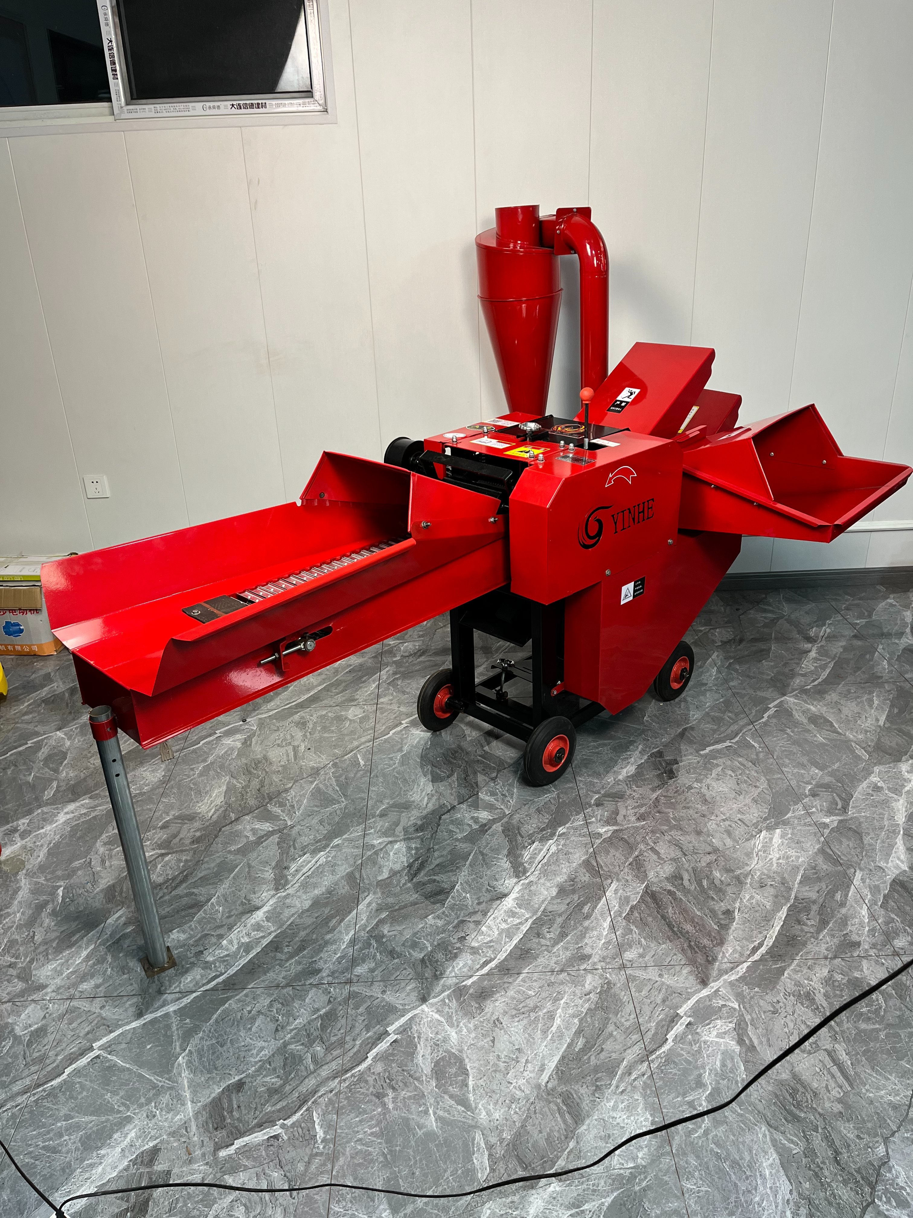 RTS Automatic feed flat sprayer cattle sheep hay straw stalk grass chopper crusher chaff cutter machine for animal feed 5.5 t/h