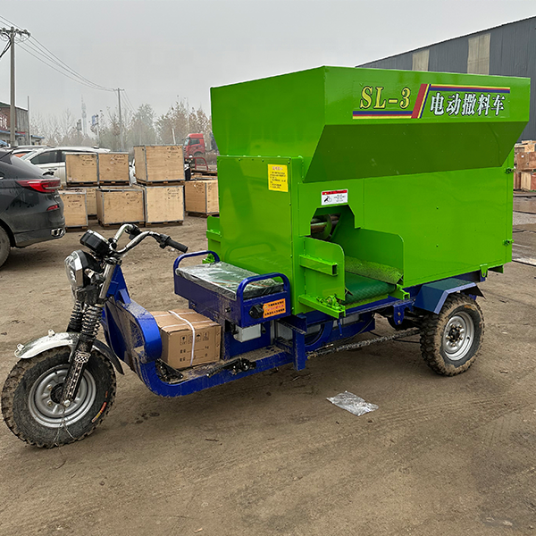 Electric vehicle for feeding cattle and sheep feed spreader truck