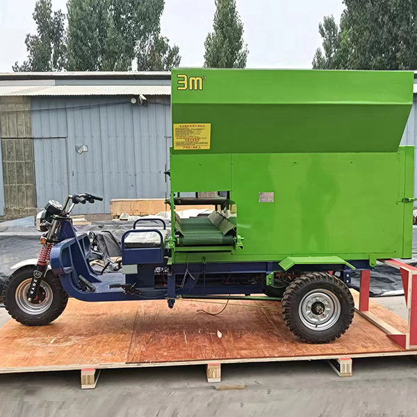 Electric vehicle for feeding cattle and sheep feed spreader truck