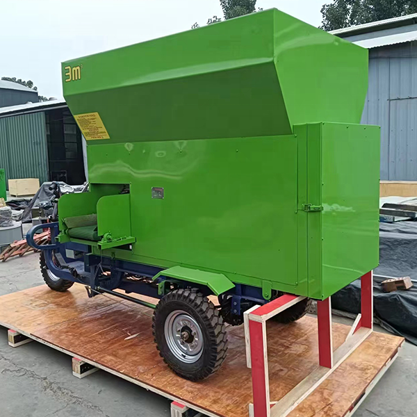 Electric vehicle for feeding cattle and sheep feed spreader truck