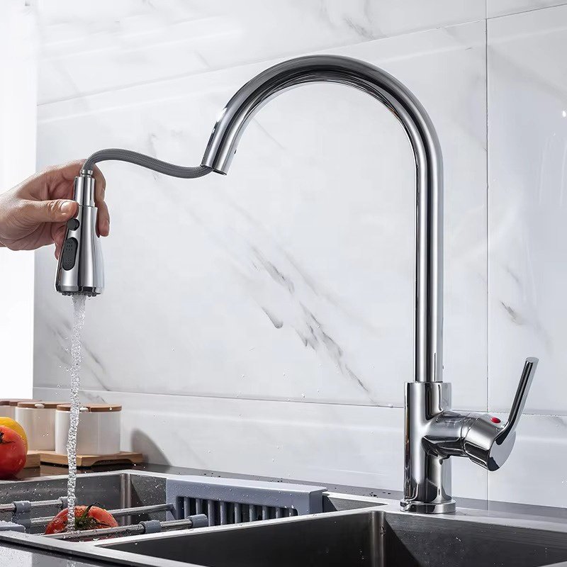 Luxury Single-Handle Brass Brushed Gold Sink Faucets Hot and Cold Kitchen Mixer Taps with Pull-Down Spray Ceramic Valve Core
