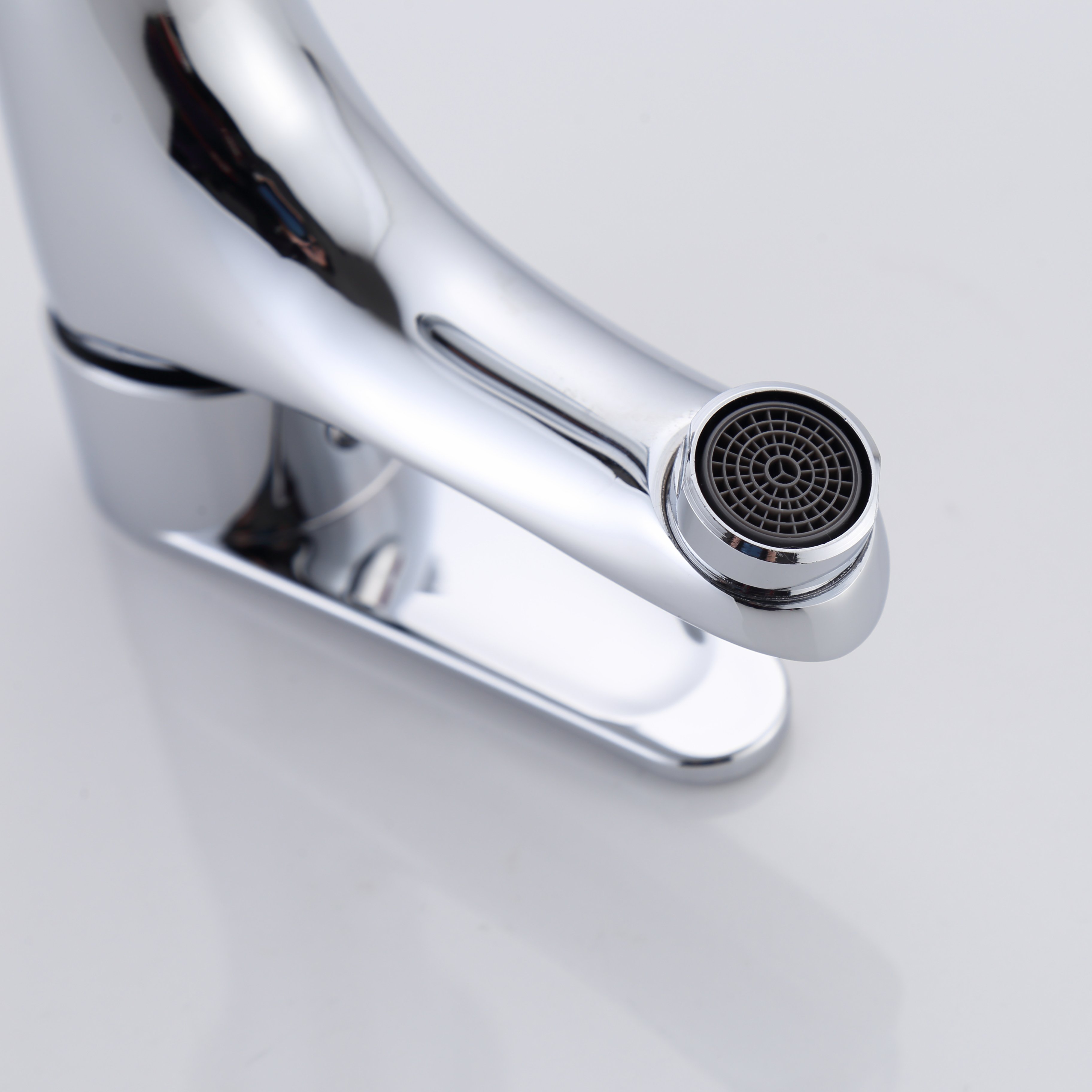 Contemporary Single-Handle Bathroom Basin Faucet Polished Brass Hot Cold Water Mixer with Rain Spray Pattern for Bathtub Use