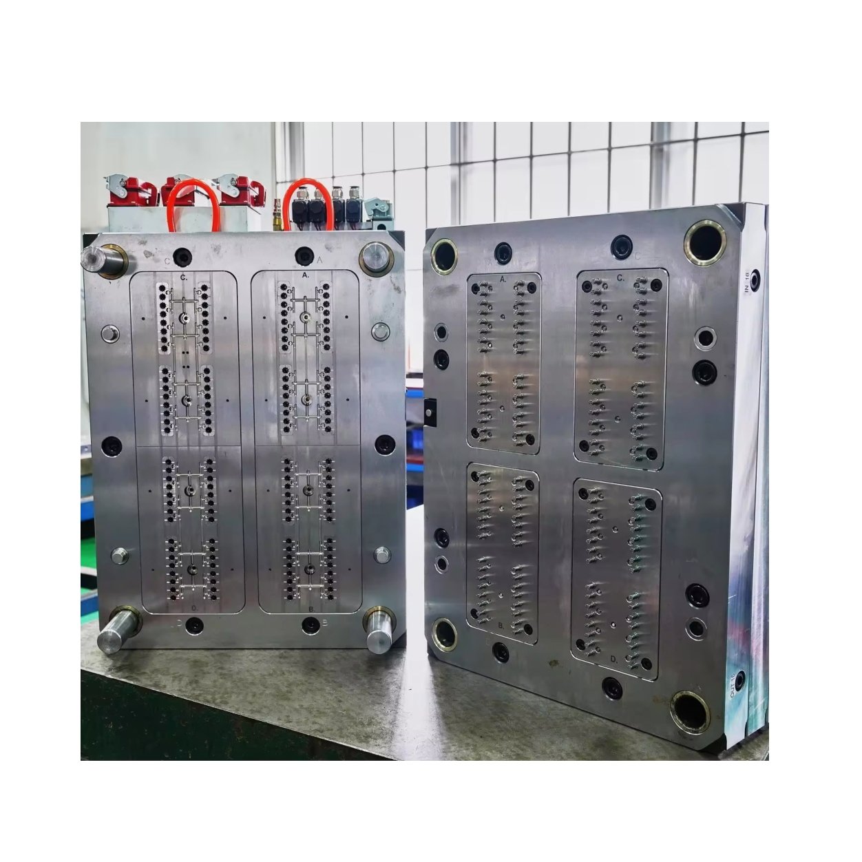 Professional manufacture precision molds, aerosol valve mould spray pump mold and insert mold Plastic mould.
