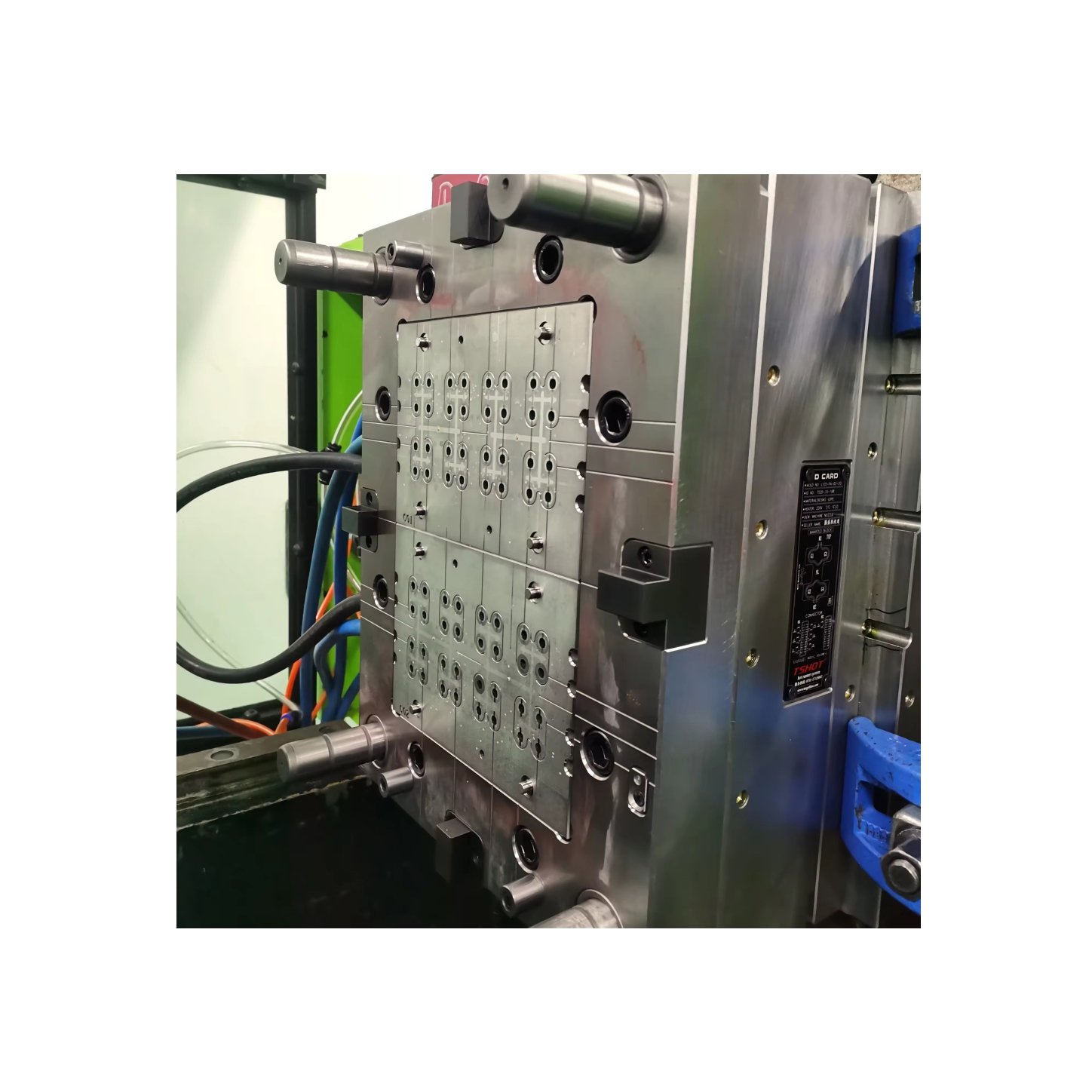 Specializing in the manufacture of emulsion pump - aerosol valve - foam pump head and manual trigger sprayer mold. Sprayin mould