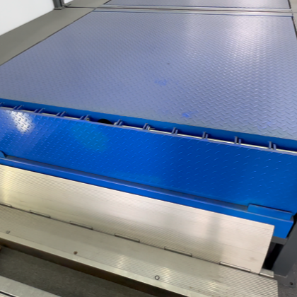 Electric Dock Leveler 6-20Ton Hydraulic Dock Ramp Lift Platform Dock Leveller For Container Warehouse