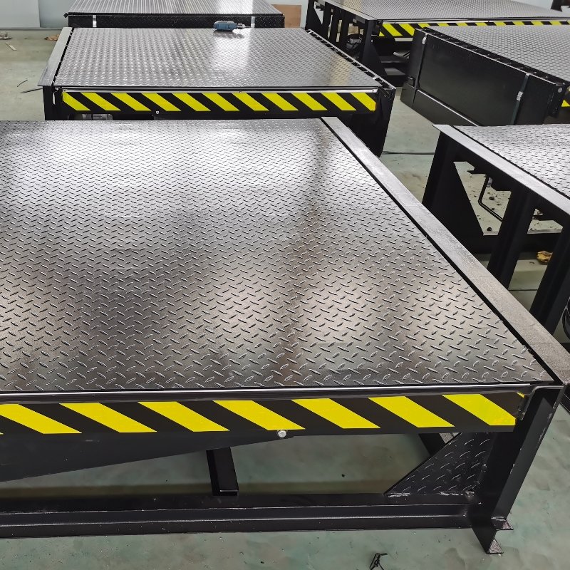 Electric Dock Leveler 6-20Ton Hydraulic Dock Ramp Lift Platform Dock Leveller For Container Warehouse