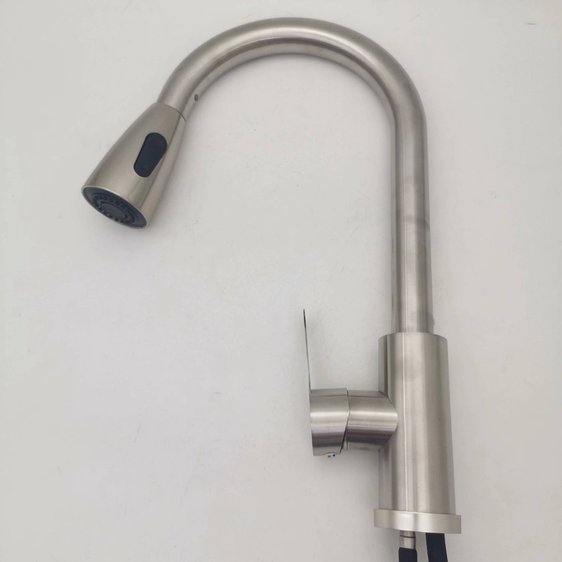 Factory direct sales Spring Hot Cold Kitchen sink Faucet With Pull Down Spray 304 Stainless Steel Single Handle Pull Out Sprayer