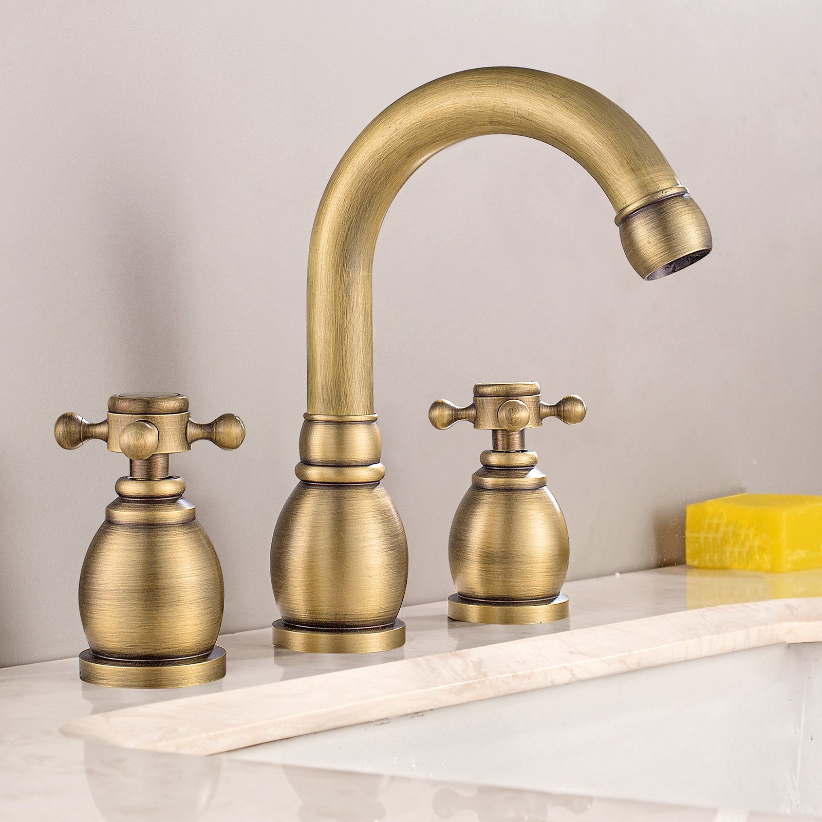 French Retro All-Copper Three-Hole Hot Cold Toilet Basin Faucet Modern Design Single Handle Ceramic Valve Core Home Bathroom Use