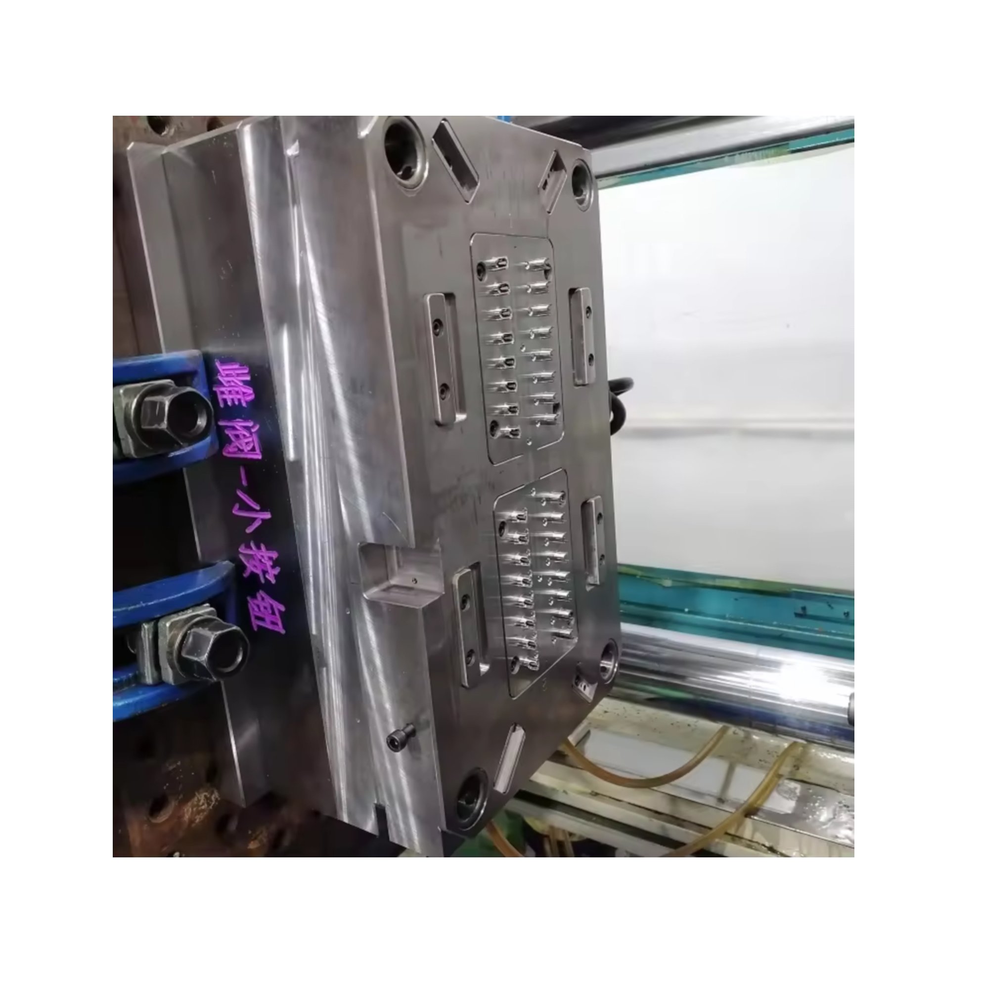 Manufacture lotion pump aerosol valve foam pump head and trigger type spray precision mold. Connecting seat plastic mold.
