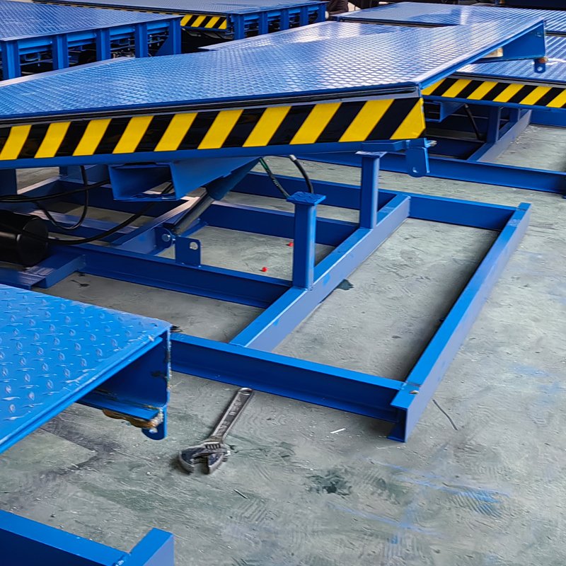 Adjustable Hydraulic Telescopic Loading Dock Leveler Logistics Dock Ramp for Container Warehouse