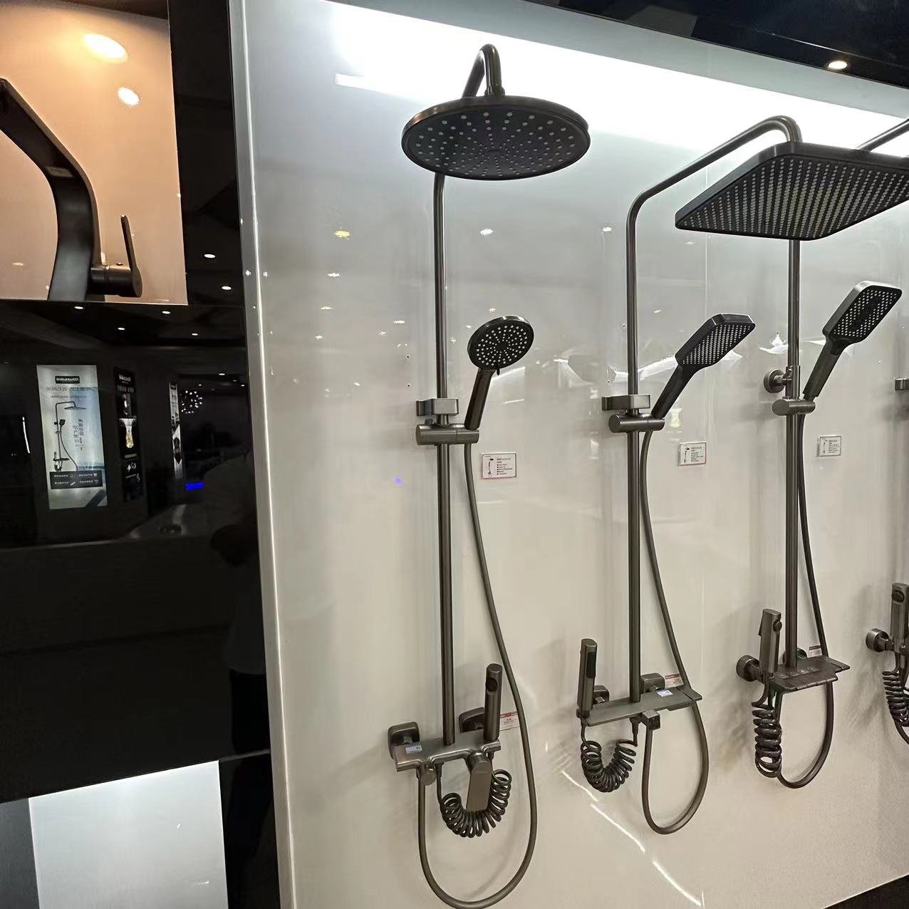 Rain Spray Bathroom Mixer Set Ceramic Valve Bathtub Apartment Use shower filter Wall-Mounted Brass Shower Faucets