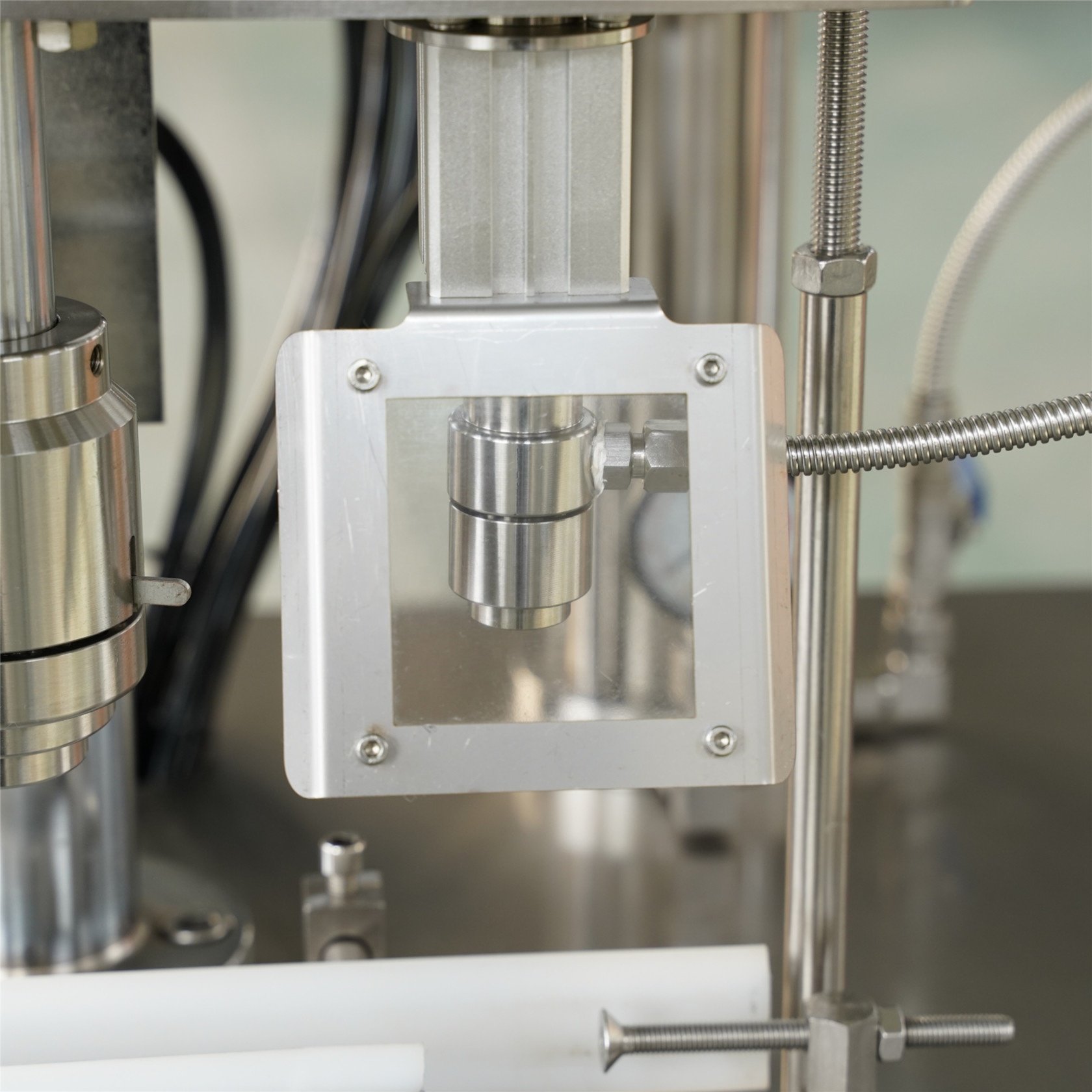 Semi Automatic Pneumatic Gas Valve Spray Paint Can Aerosol Filling Capping Machine