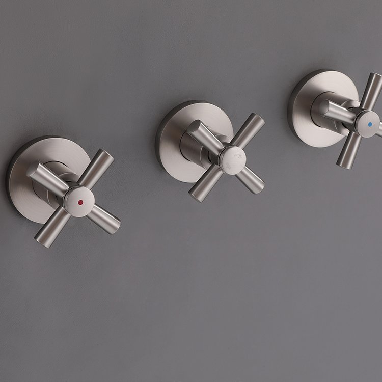 Contemporary Single-Handle Brass Shower Head Thermostatic Polished Surface Bathroom Faucets Soft Spray Pattern