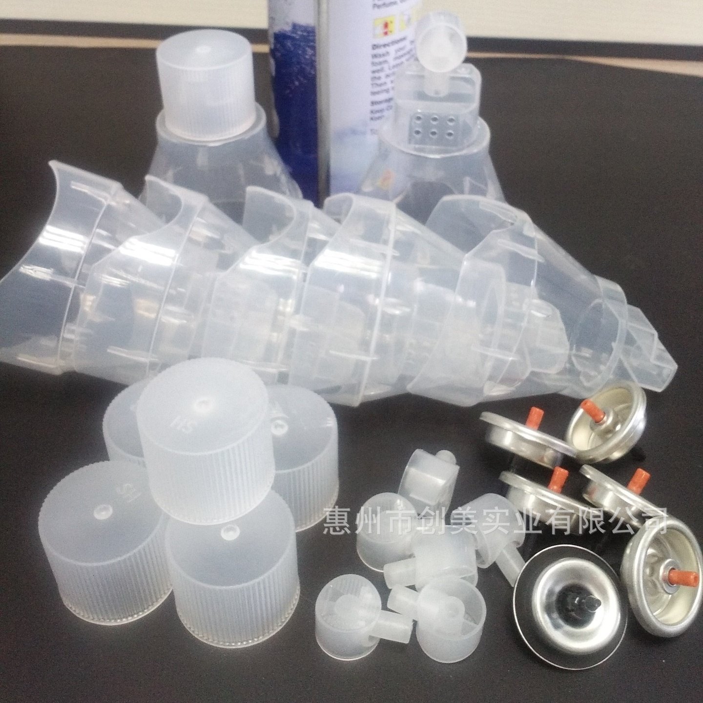 portable oxygen aerosol spray can with different kind mask and oxygen valve