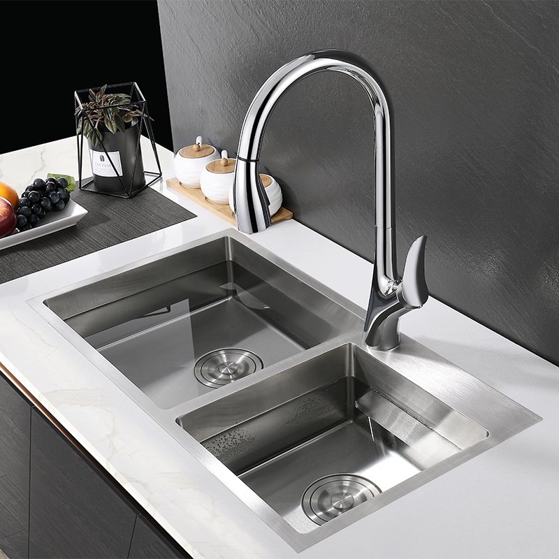 Modern Black Single-Handle Brass Kitchen Faucet with Pull-Down Sprayer Deck Mounted Ceramic Valve Core