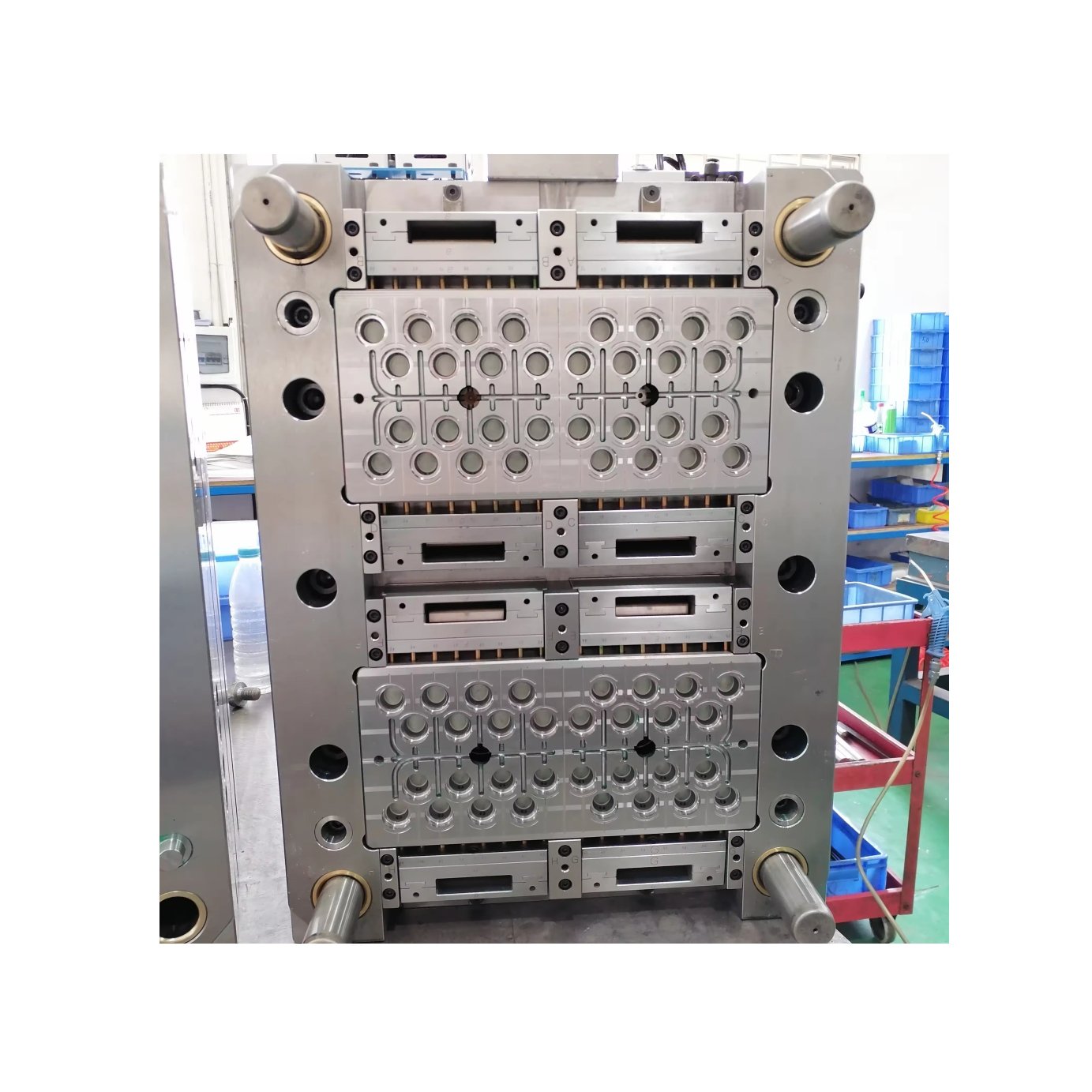 Specializing in the manufacture of emulsion pump - aerosol valve - foam pump head and manual trigger sprayer mold. Sprayin mould