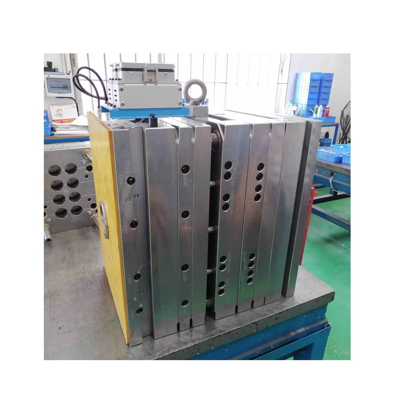 Specializing in the manufacture of emulsion pump - aerosol valve - foam pump head and manual trigger sprayer mold. Sprayin mould