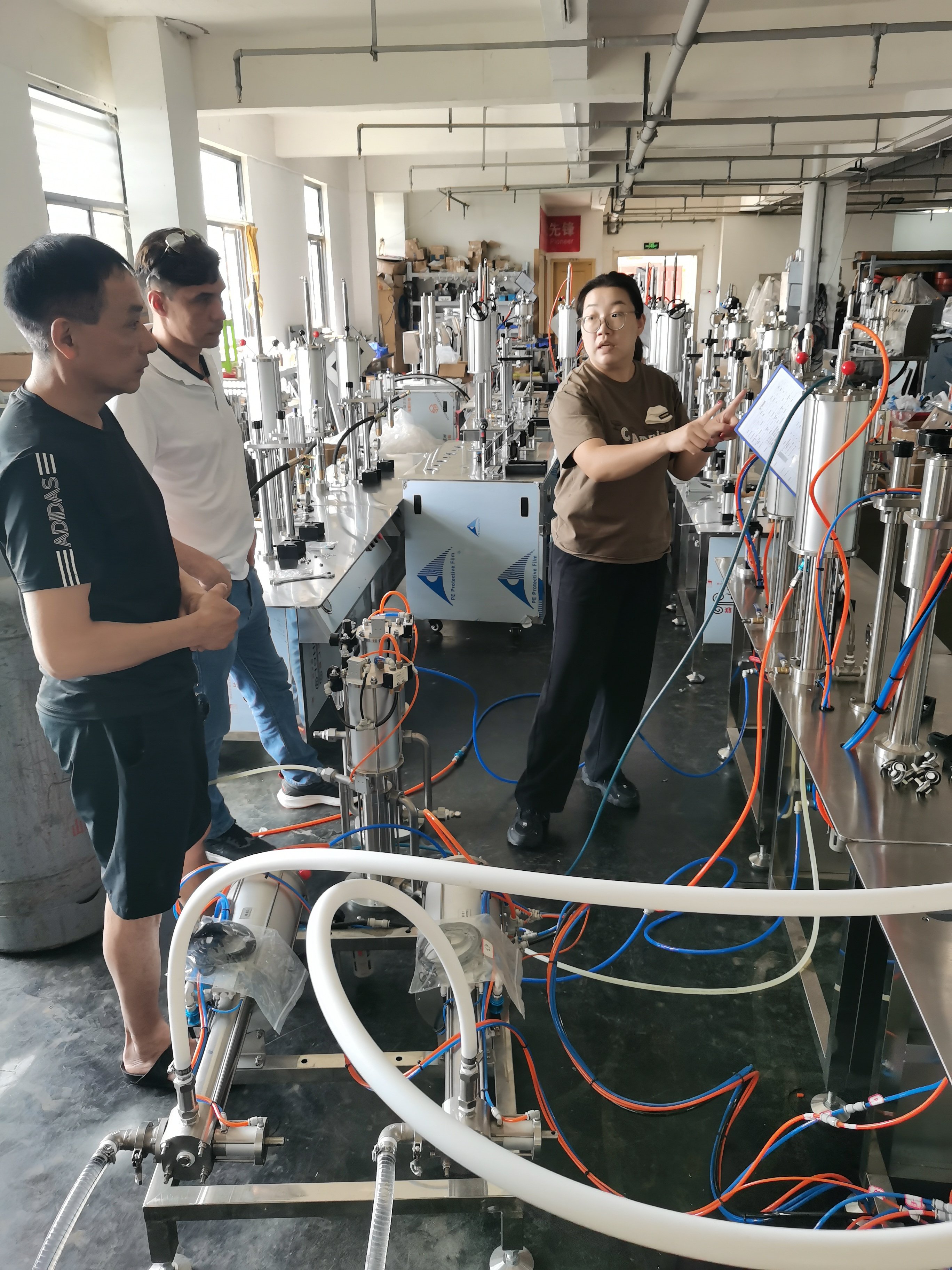 PU foam gas filling machine