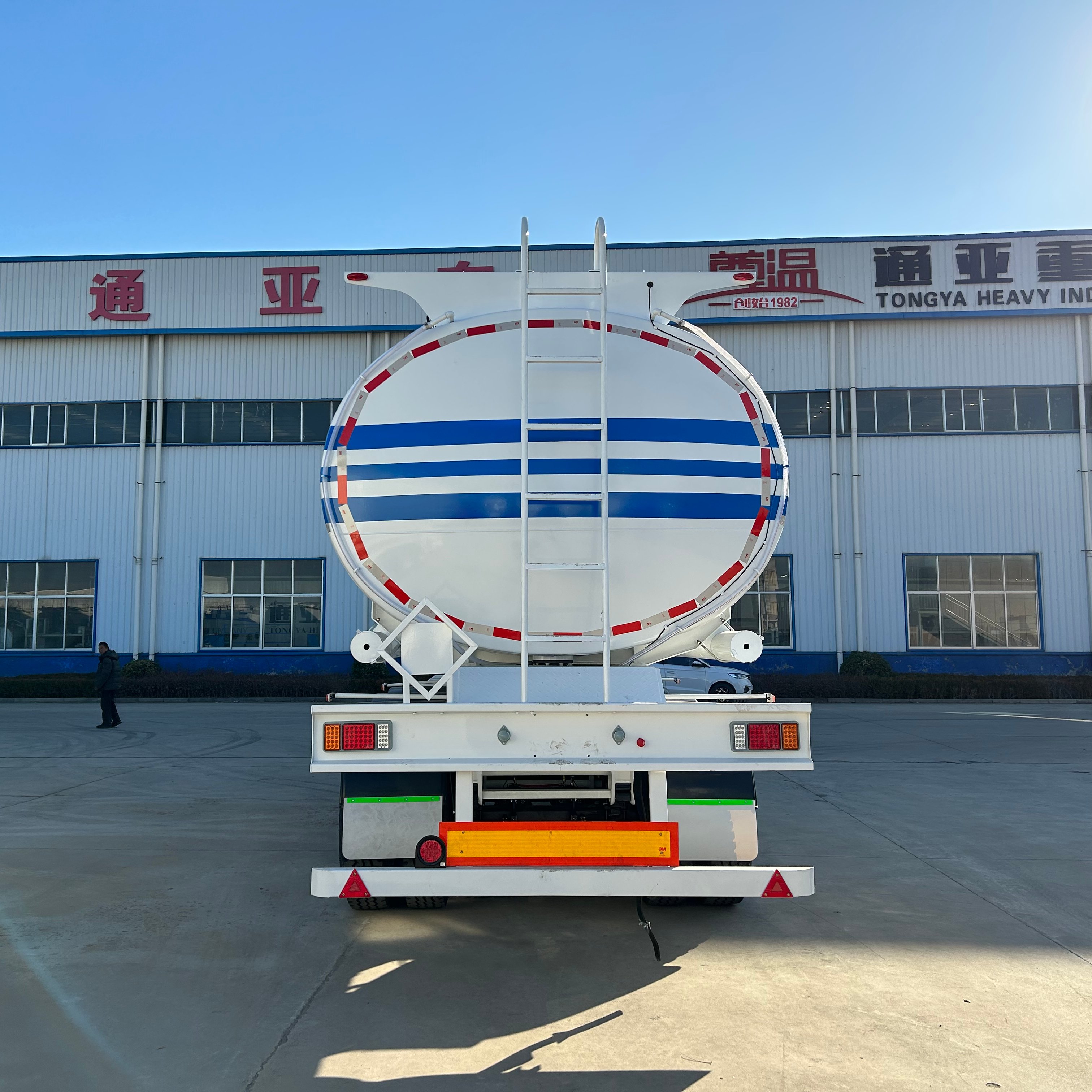 High quality new 3 axle 50000 liters carbon steel or aluminum alloy fuel oil tank semi trailer for sale