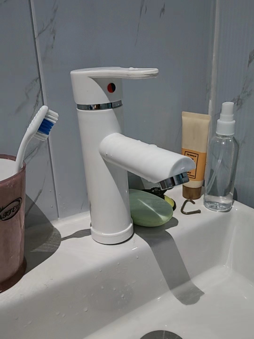 Single-Hole Traditional Style Plastic Basin Faucet Ceramic Valve Core Single-Handle Lavatory Faucet Bathroom Living Room Use