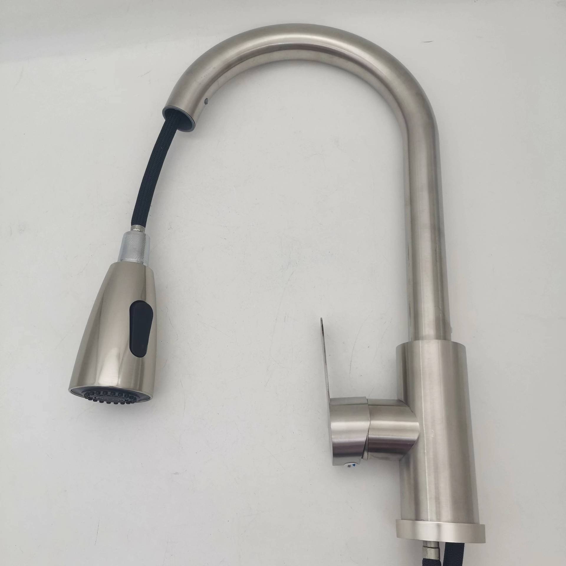 Modern kitchen countertop washbasin bathroom shower faucets mixers taps toilet deck mounted single hole side handle water faucet