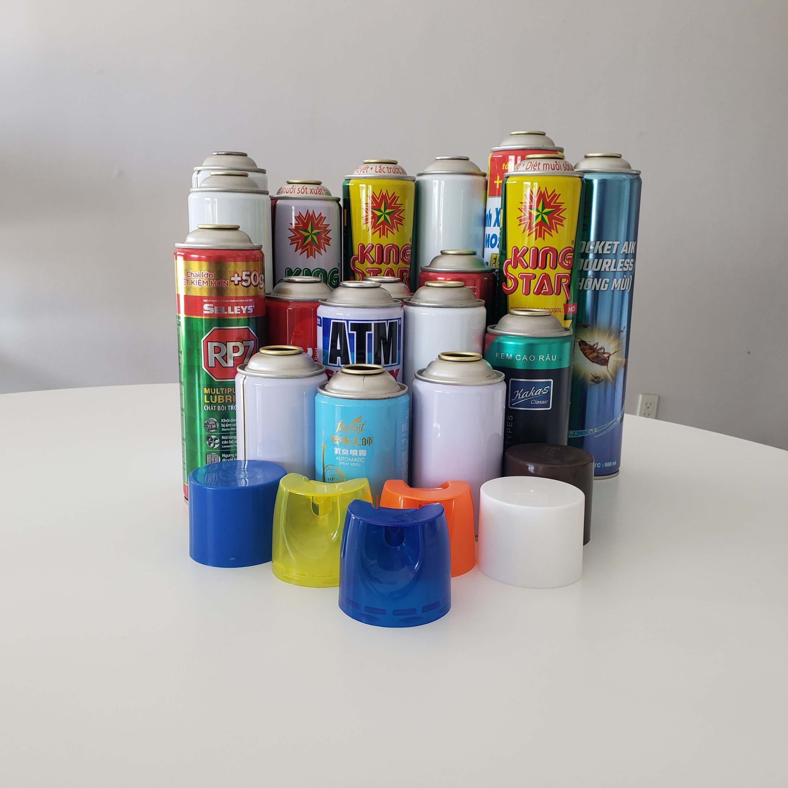Small MOQ 4- 6 Colors Printed Tin Aerosol Can Empty Aerosol Spray Can with Spray Valves and Plastic Cover made in Vietnam
