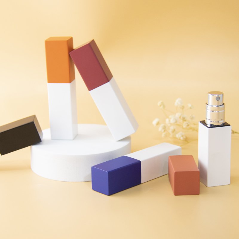 Mini Portable Travel Leather Cosmetic spray bottle New Magnetic Case Perfume Atomizer Customised Perfume Bottles