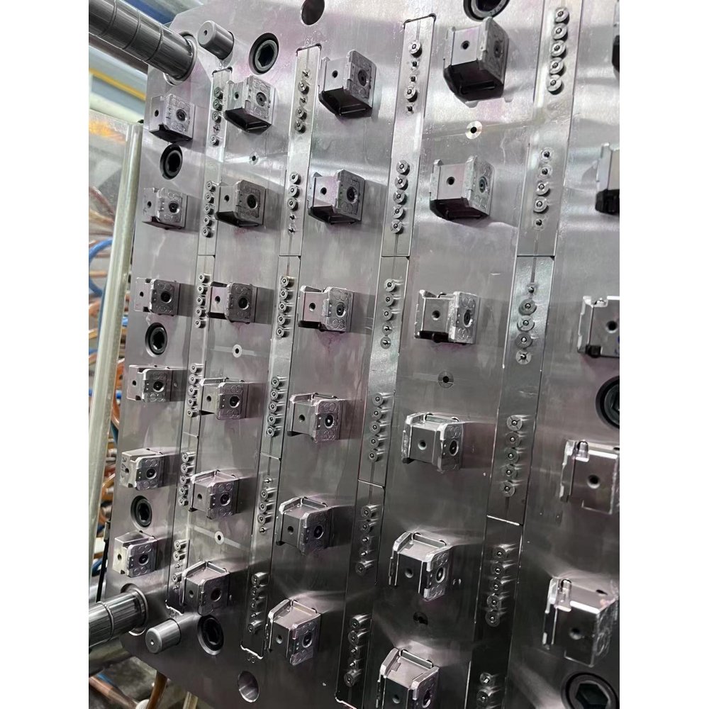 High Precision Spray Pump Head Aerosol Valve Stem Plastic Mold
