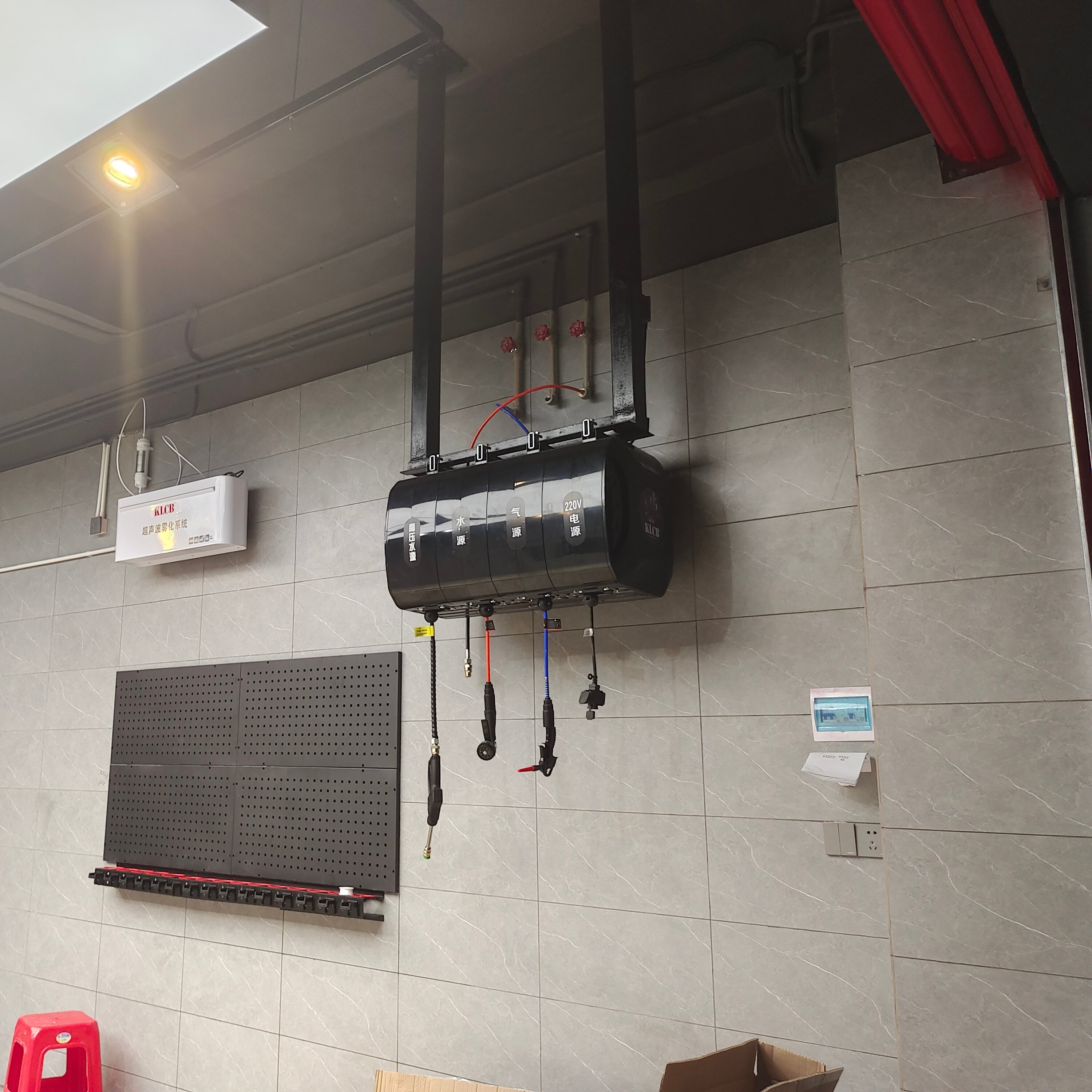 Single Hose Wall-mounted Auto Retractable Air Water Electric Hose Reel Combination Box For Car Detailing Shop