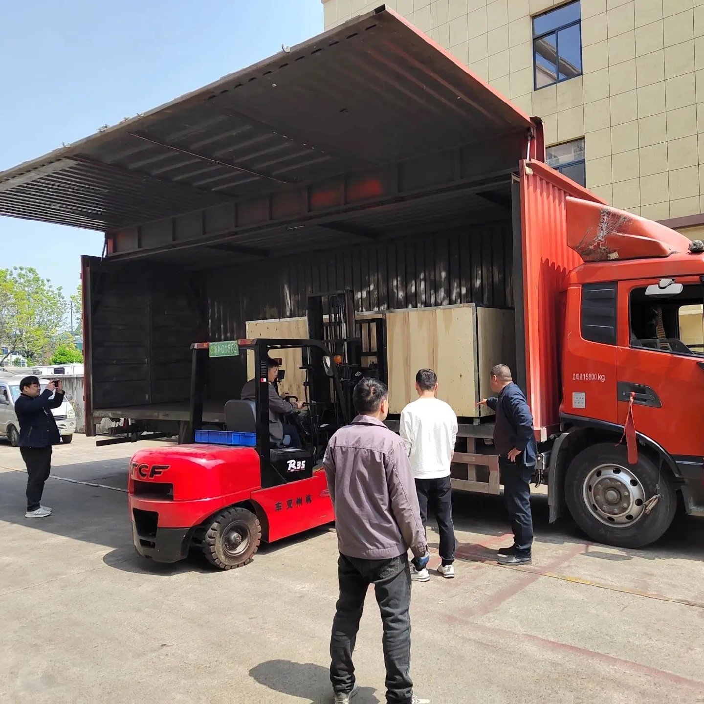Worldwide door-to-door installation service touchless automatic car wash machine for car wash room