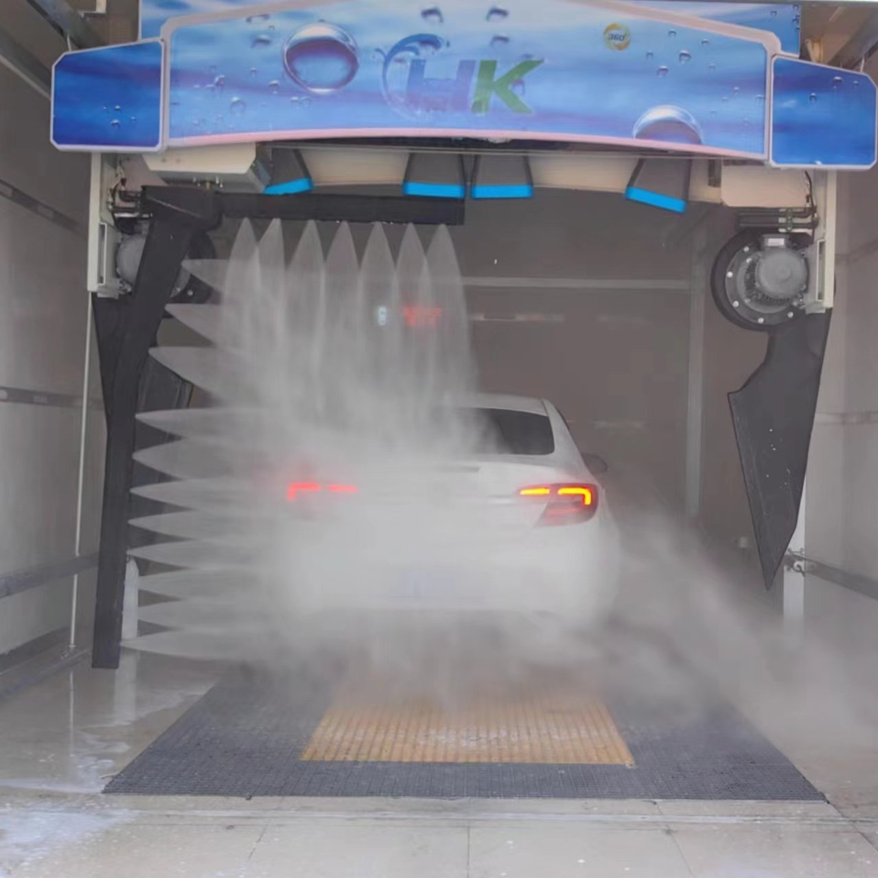 The world's best-selling 360 high-pressure touchless car wash machine for parking lots