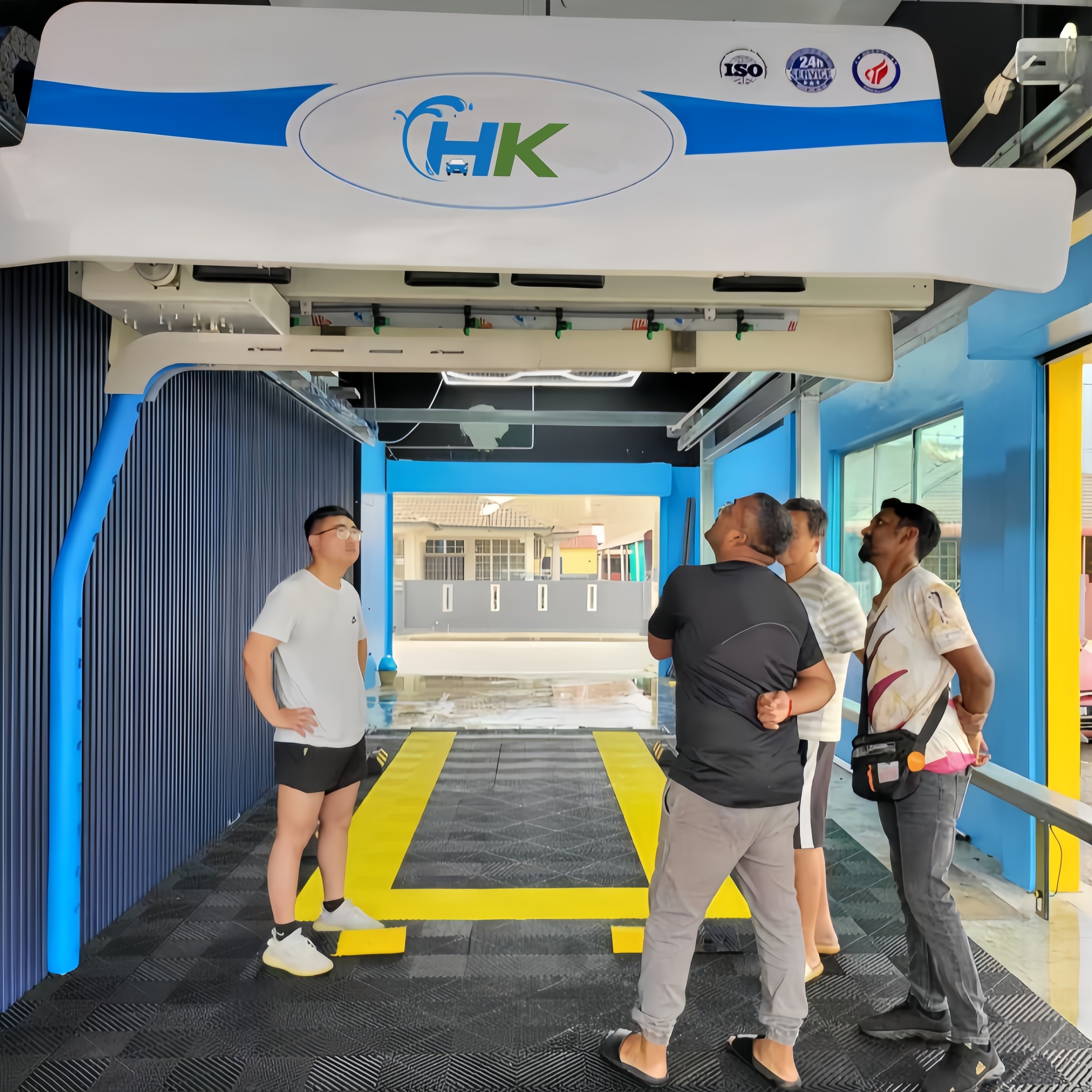 The world's best-selling 360 high-pressure touchless car wash machine for parking lots