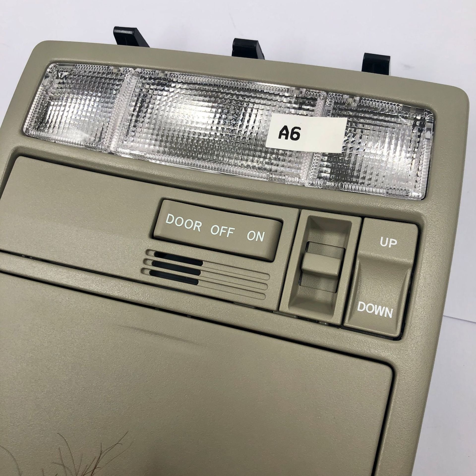Car Ceiling Light OEM63650-33221E0 New Model 25cm * 25cm * 15cm 30 Days 1kg for Toyota Camry 2007-2011 Land Cruiser Roof Light