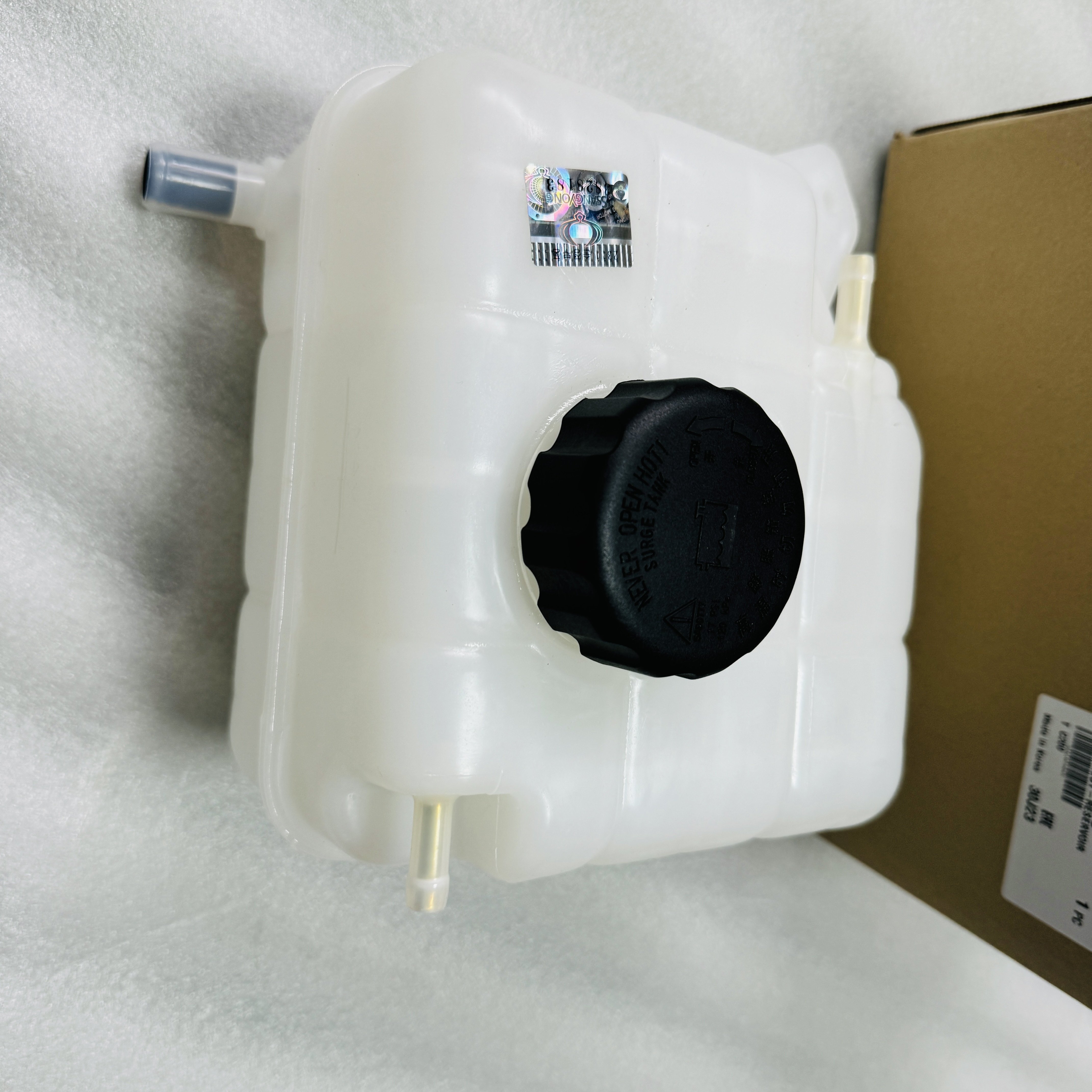 Ssangyong Auto Parts Water Pump 2161034043 Water Storage Pot for Ssangyong Korando With Stock