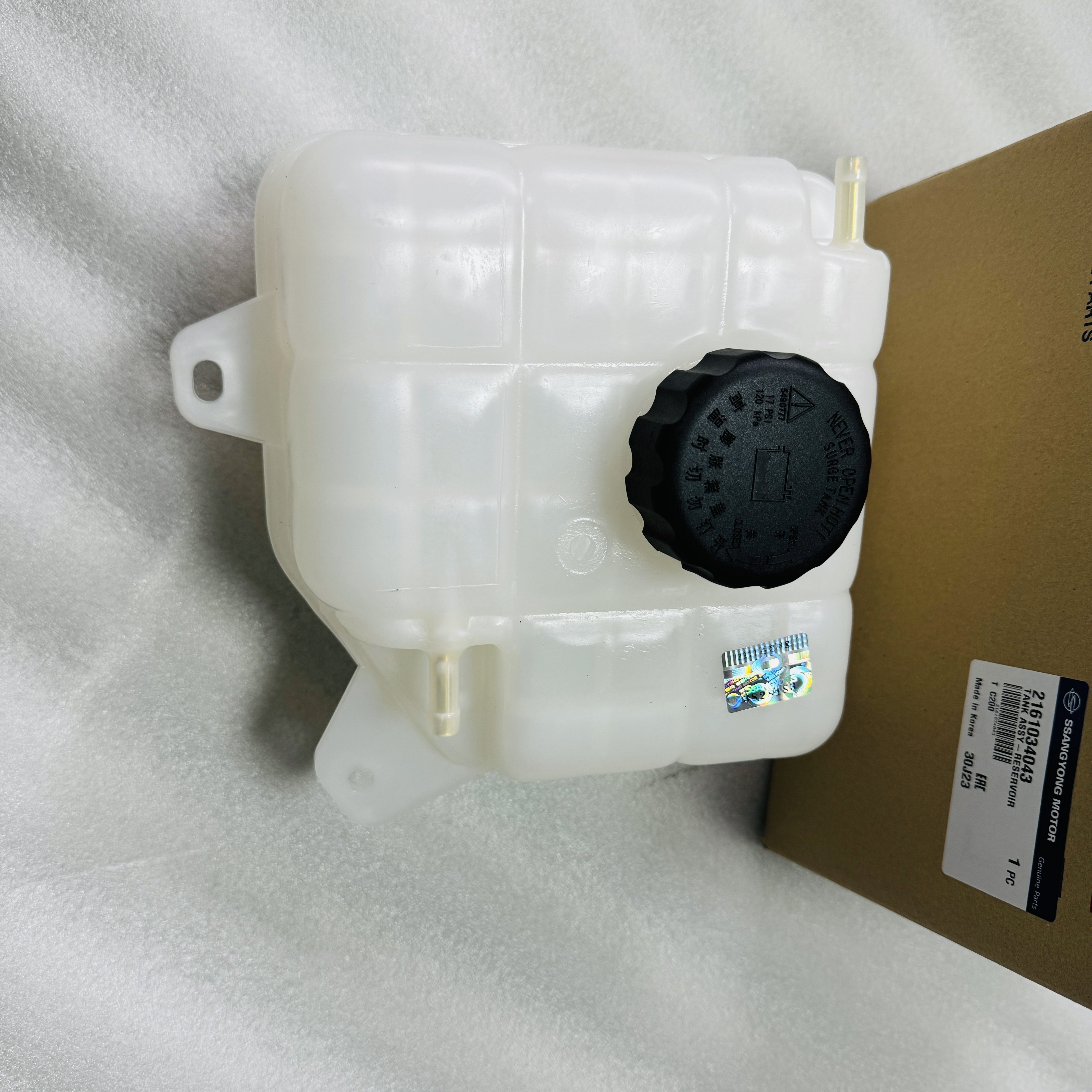 Ssangyong Auto Parts Water Pump 2161034043 Water Storage Pot for Ssangyong Korando With Stock