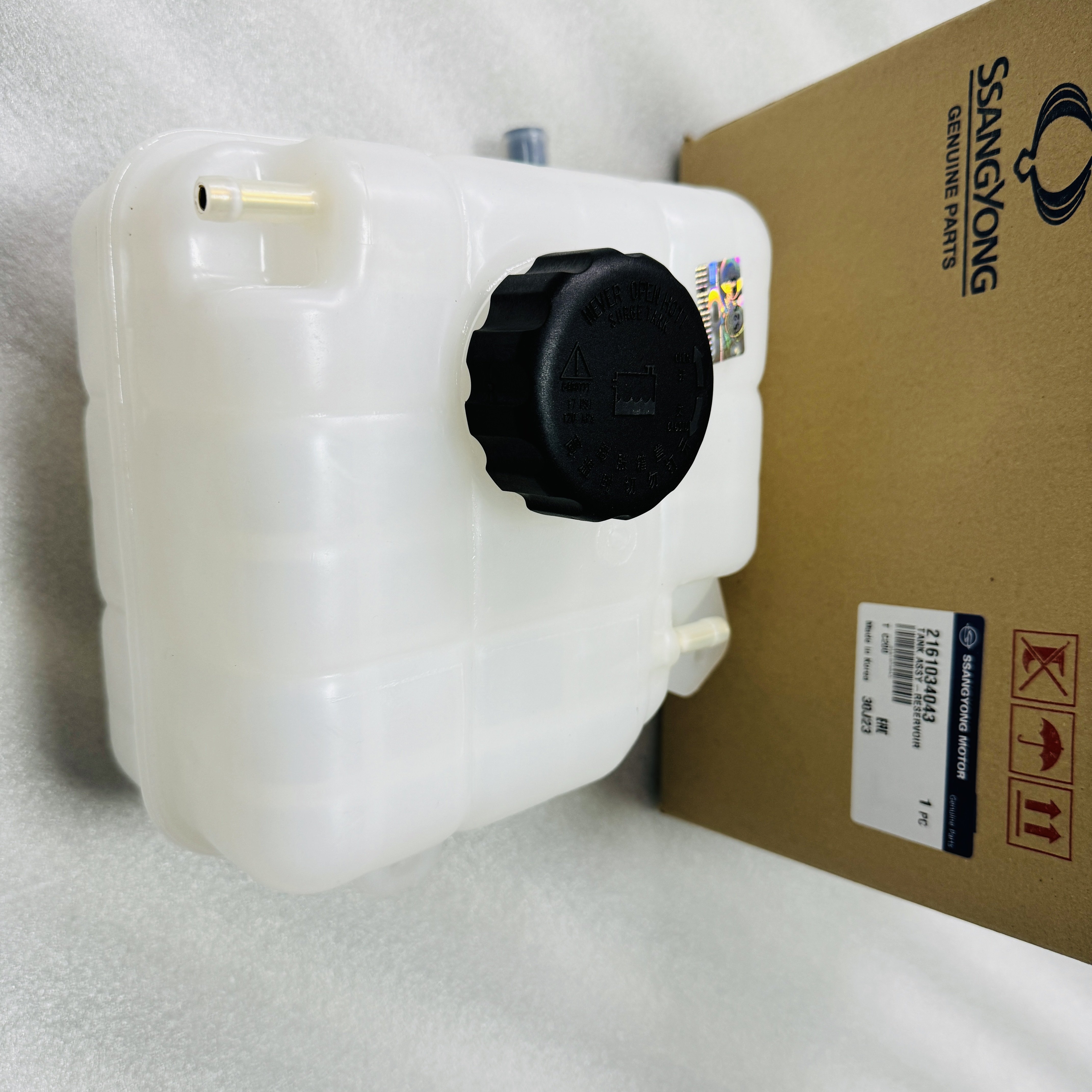 Ssangyong Auto Parts Water Pump 2161034043 Water Storage Pot for Ssangyong Korando With Stock