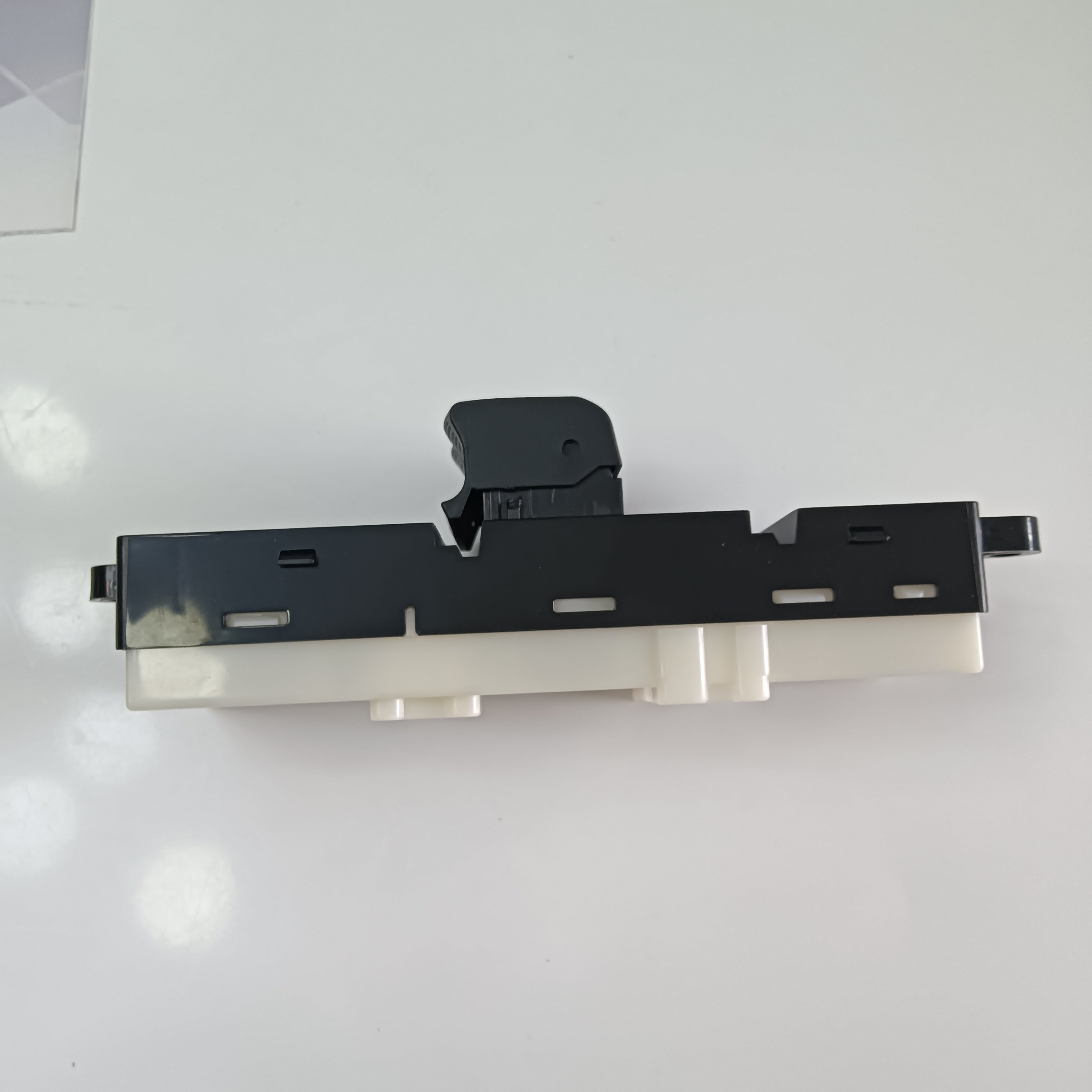 25400-95F0B Power Window Master Control Switch for Nissan SUNNY/ALMERA 2006-2013 Auto Repair 2540095F0B