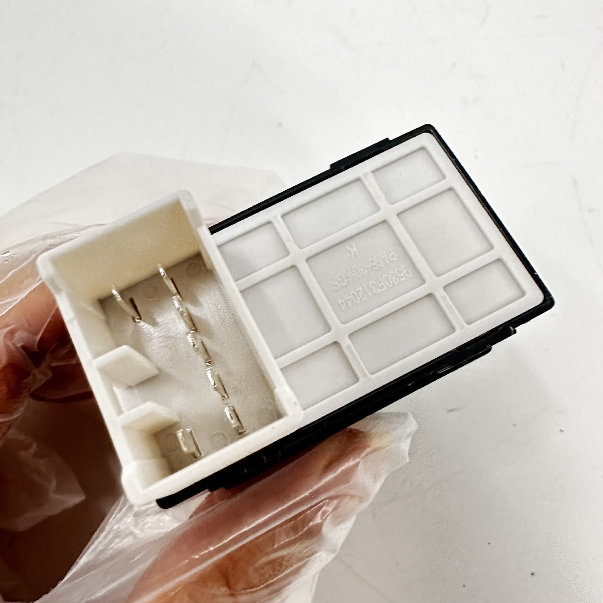 GZTY New Arrived High Quality Electric Window Lifter Power Window Control Switch for Hyundai 93580-25015