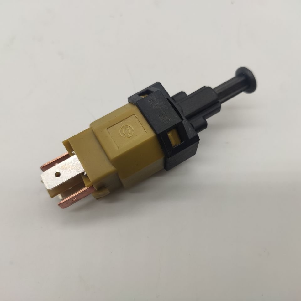 Brake Light Switch International S18-3720030 for CHERY Tiggo3 X1 M1 ARRIZO 5 7 Control Switch