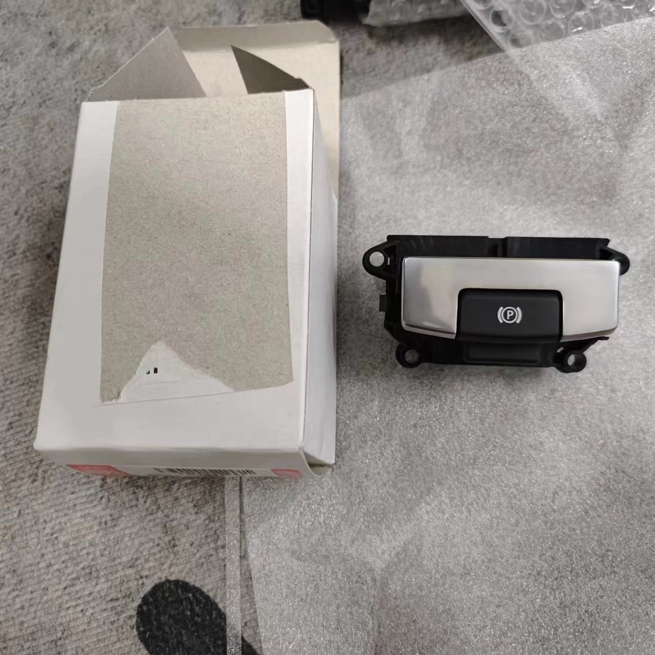 Hot Selling 12V LR133124 LR034827 LR070379 Combination Parking Switch for Range Rover New Handbrake Switch