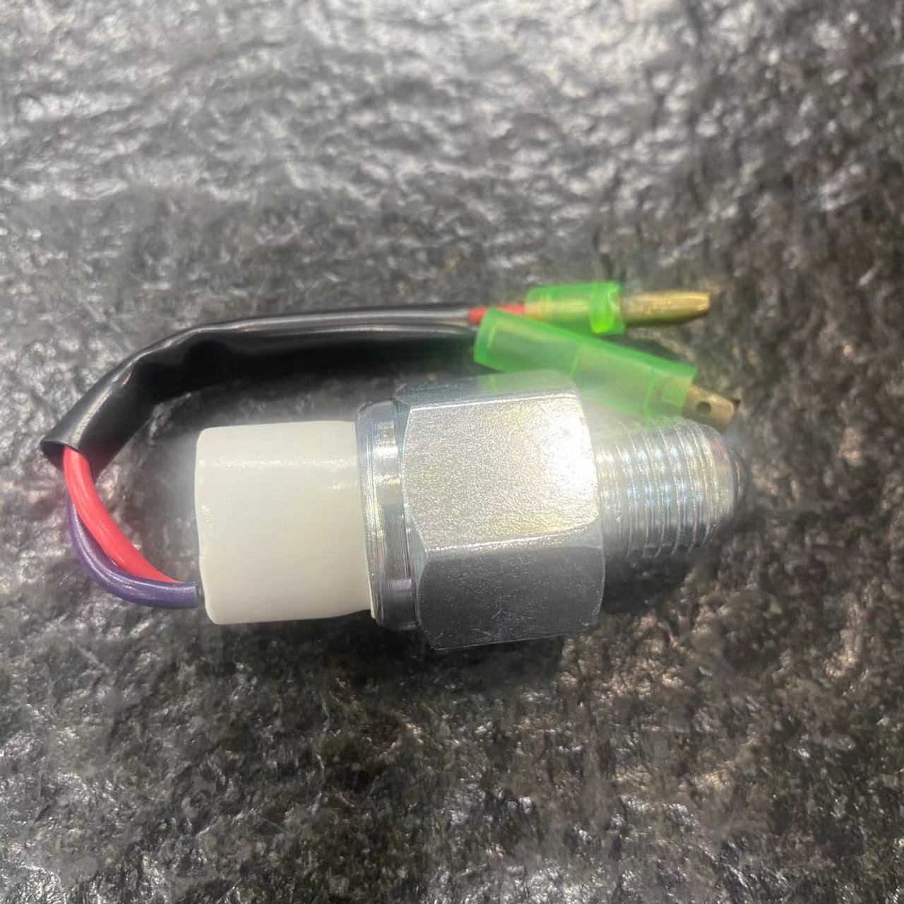 Car Brake Light Switch Stop Light Switch M14 for Isuzu OE#8971659500