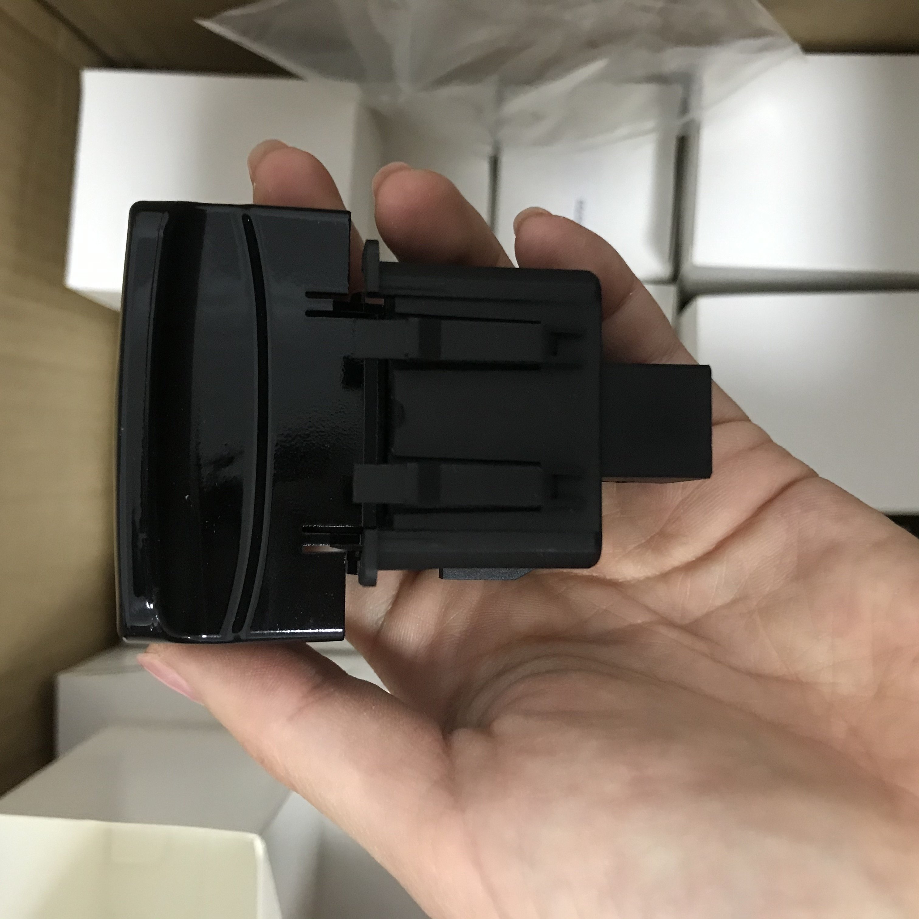 LR AUTO Good Quality HandBrake Parking Brake Switch 4707.03 470703 for CITROEN C4