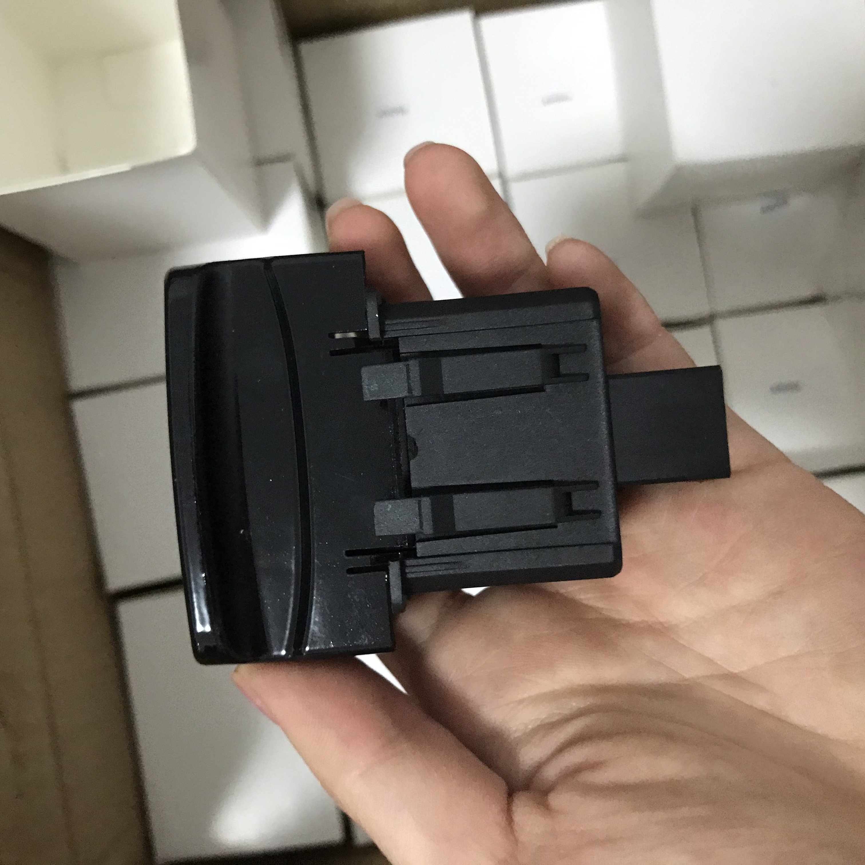 LR AUTO Good Quality HandBrake Parking Brake Switch 4707.03 470703 for CITROEN C4