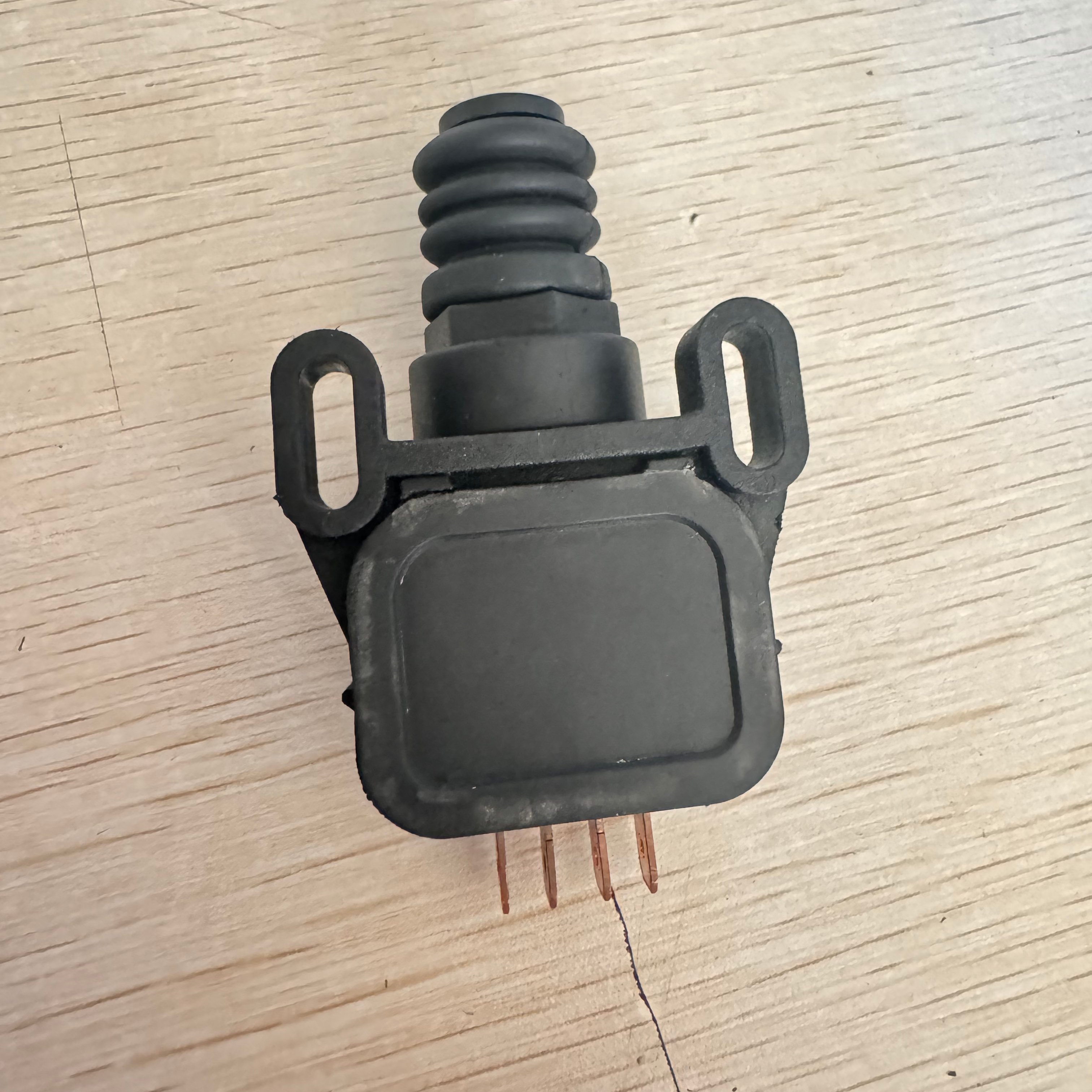 AUTO SWITCH 12v and 24v 15117000 72640164 83961542 3532018M1 Tractors