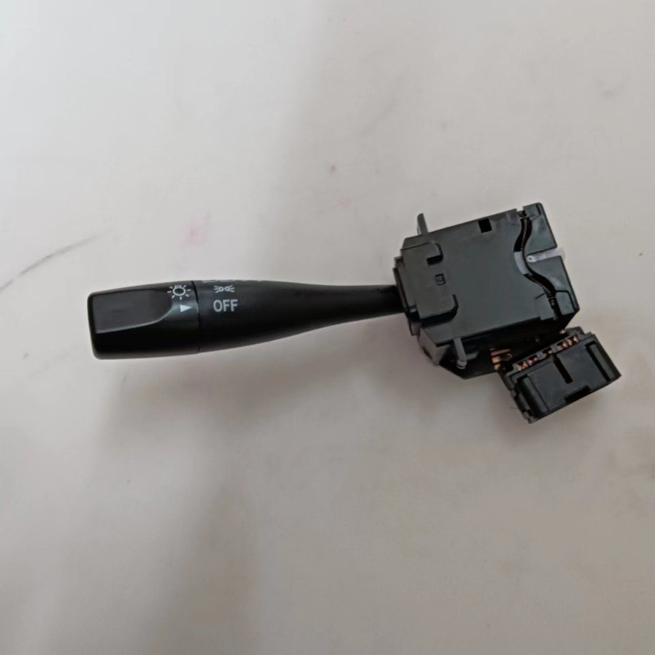 Car Part UJ06-66-122 UJ0666122 Headlight Turn Signal Switch for Mazda B2500 B2600 BT-50 Car Part